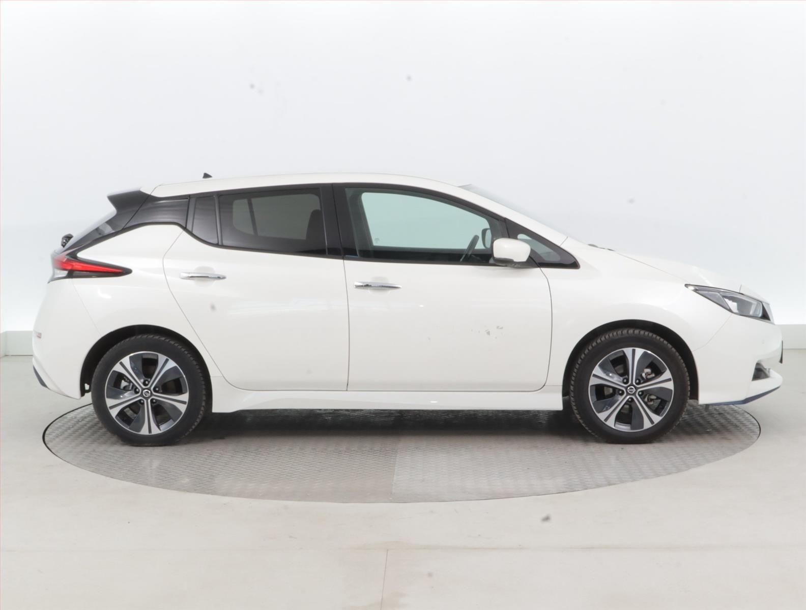 Nissan LEAF, 62 kWh, SoH 94%, Automat - fotka 6