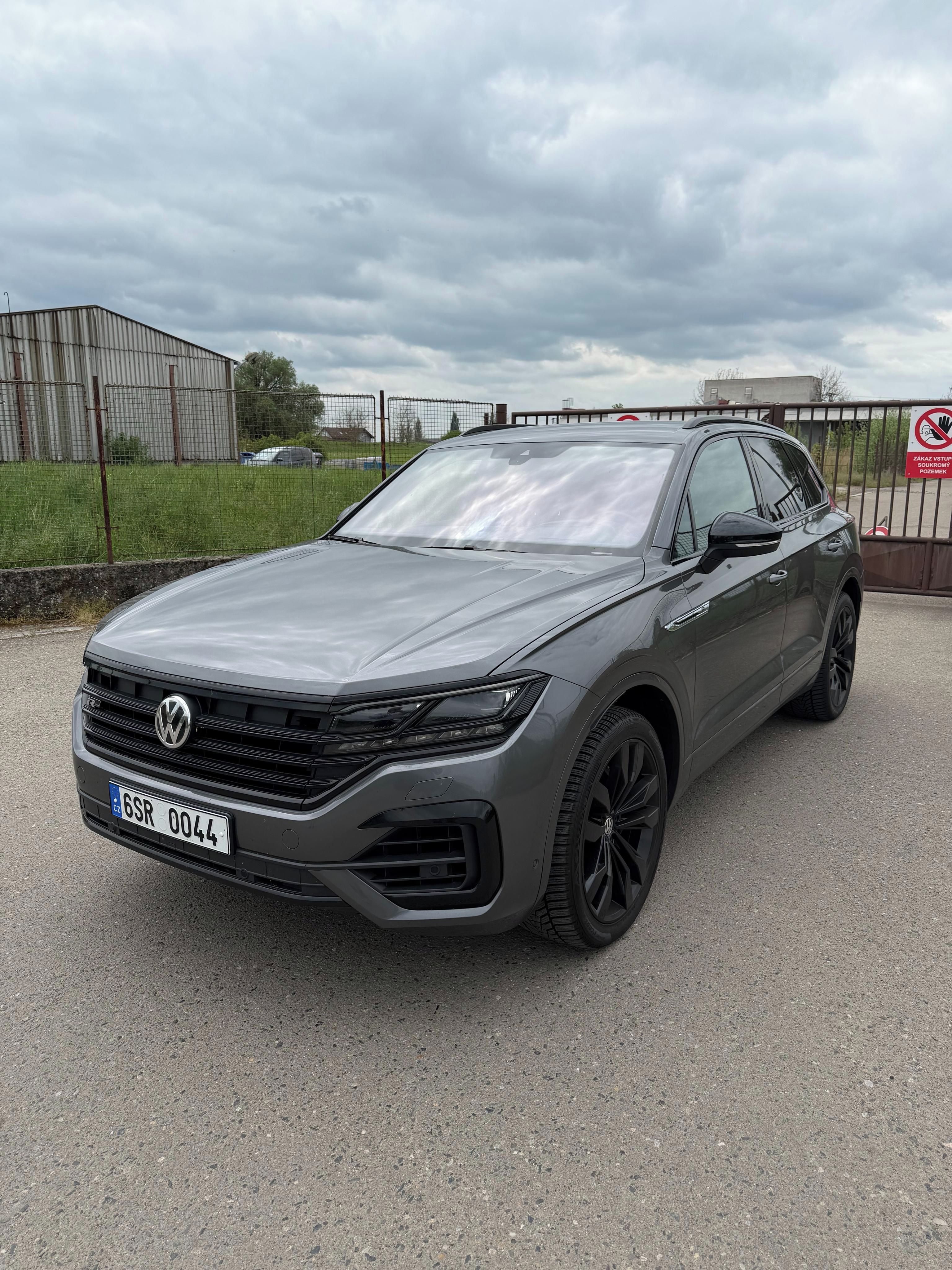 Volkswagen Touareg, VW TOUAREG 3,0 TDI R-LINE - fotka 3