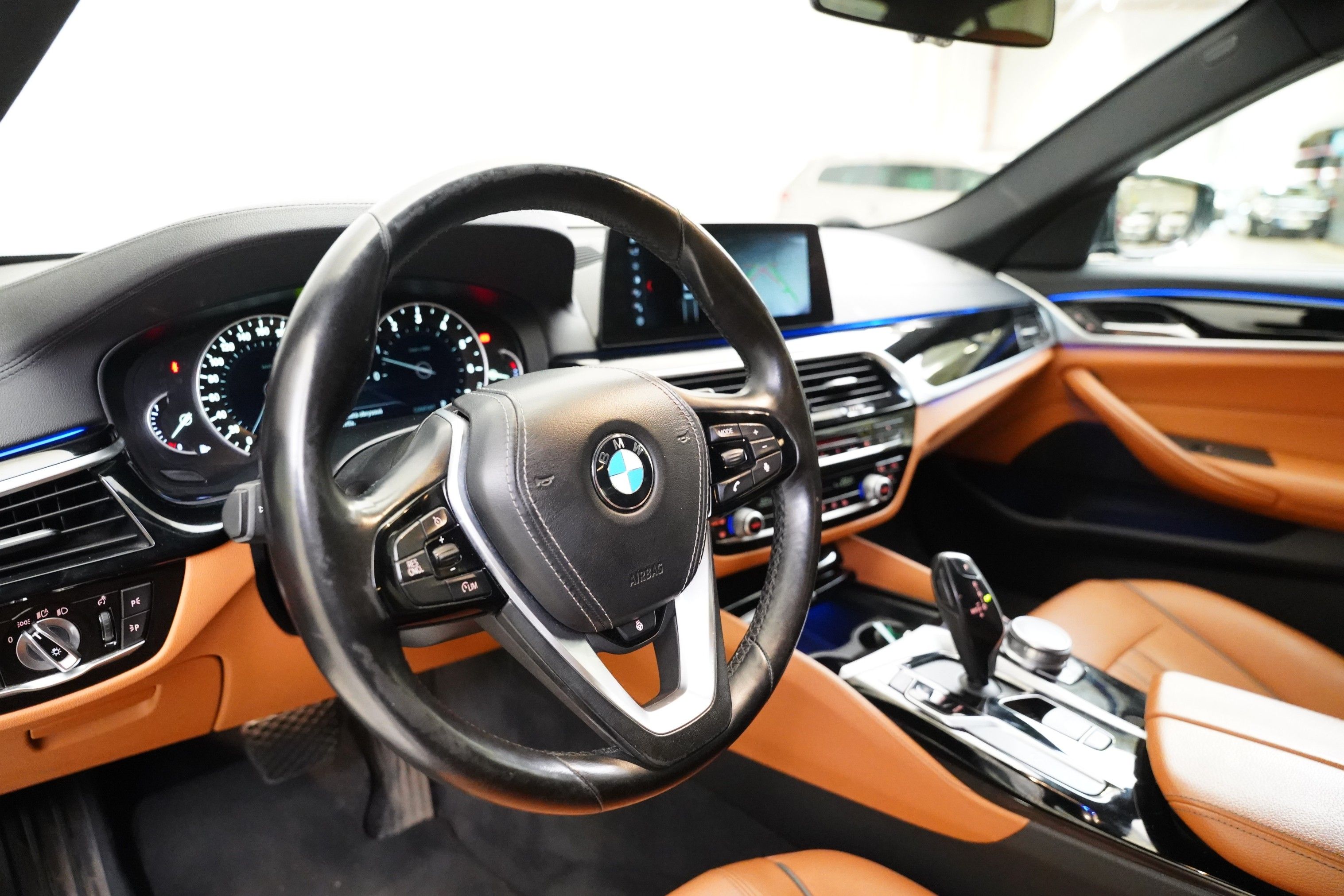 BMW Řada 5, 2.0 xDrive 185 kW - fotka 6