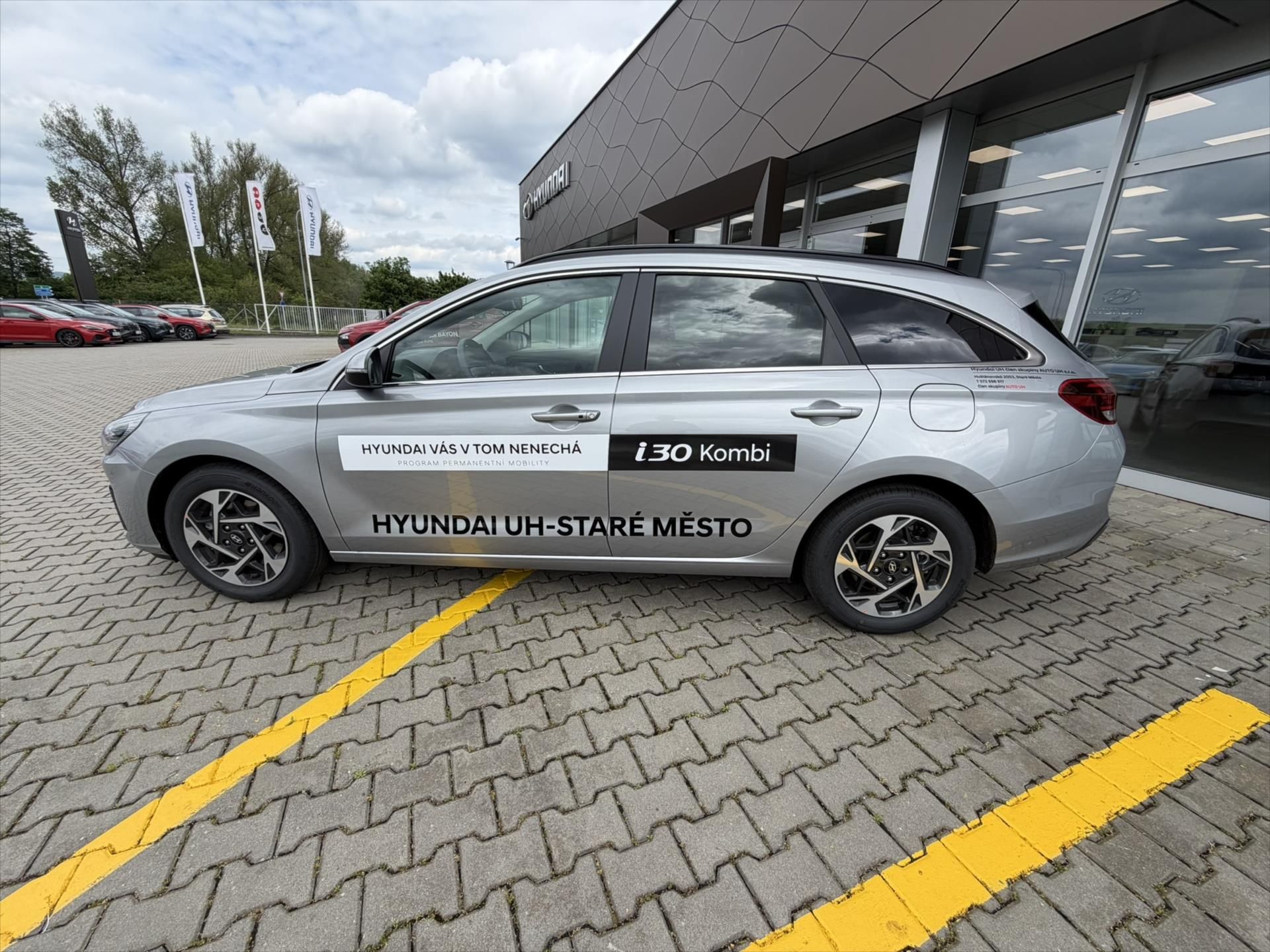 Hyundai i30, 1,6 T-GDI MHEV 7st. DCT  STYLE - fotka 2