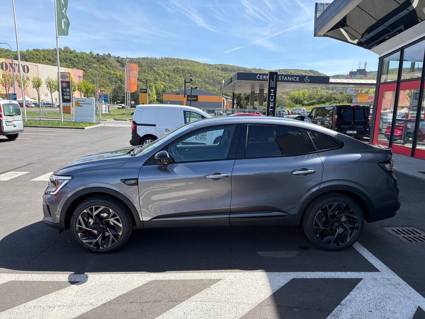 Renault Arkana, Esprit Alpine E-TECH 145 1.6 1 - fotka 4