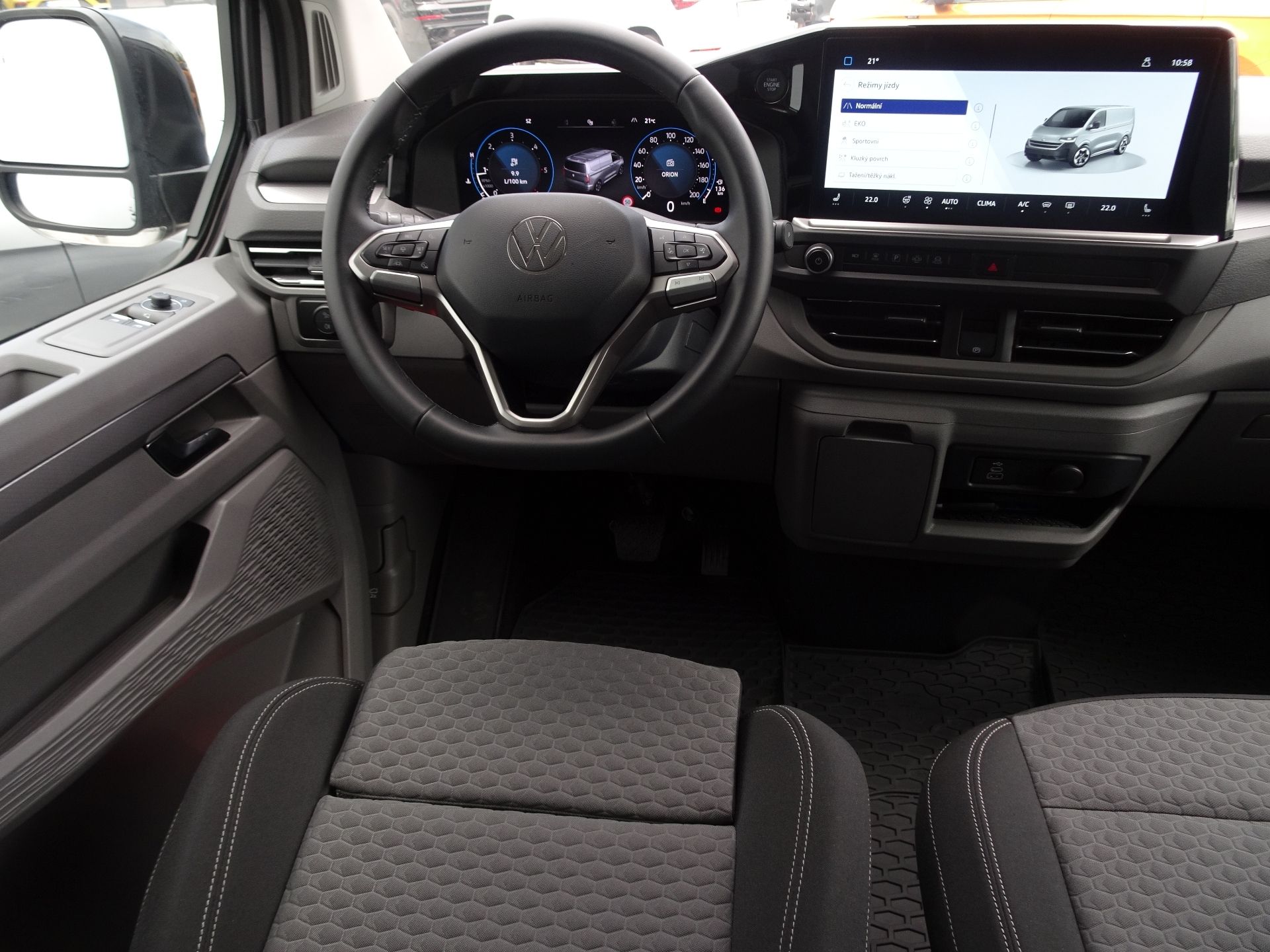 Volkswagen Caravelle, Life 2,0 TDI 8AUT DR - fotka 5