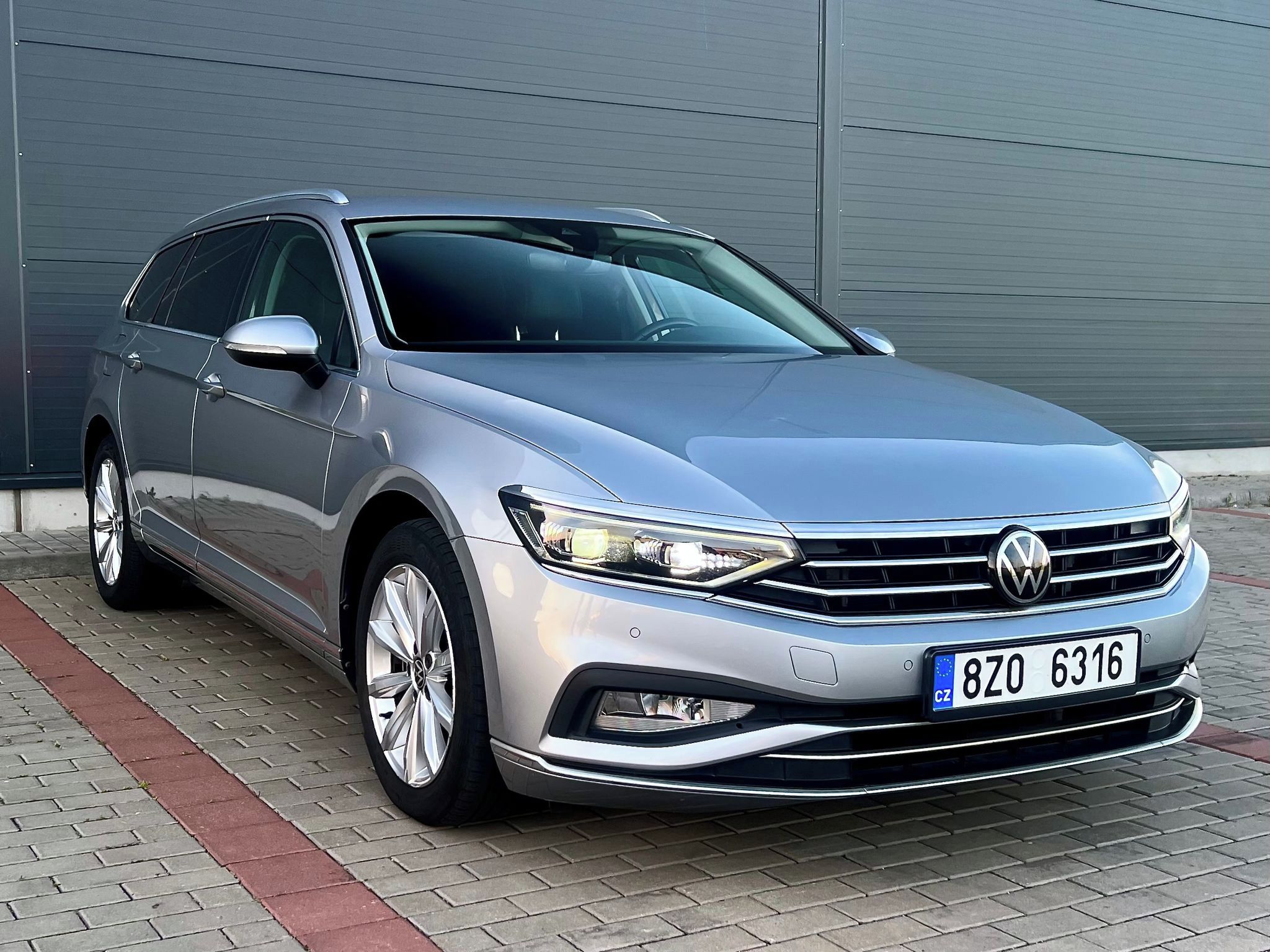 Volkswagen Passat, 2.0 TDI-DSG-ELEGANCE - fotka 3