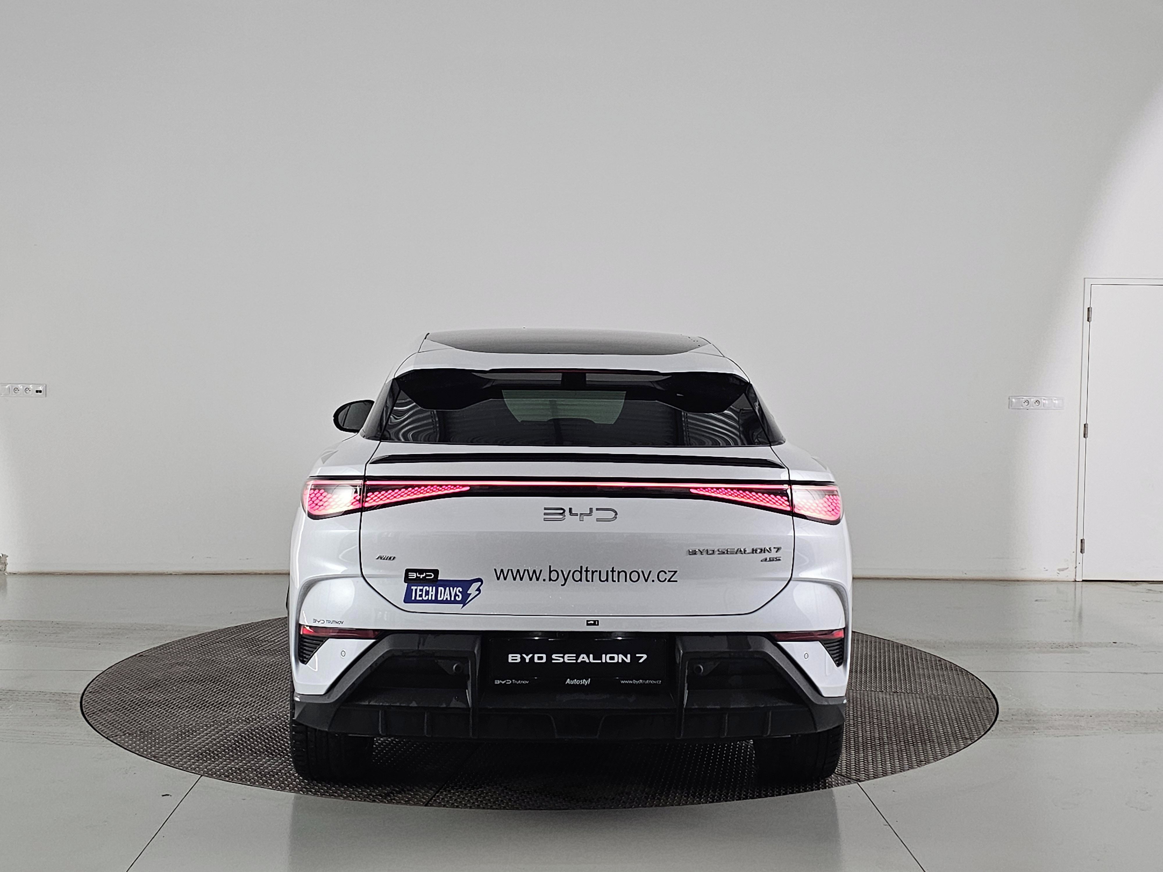 BYD Sealion 7, 530 k Design 82,5kWh AWD - fotka 4