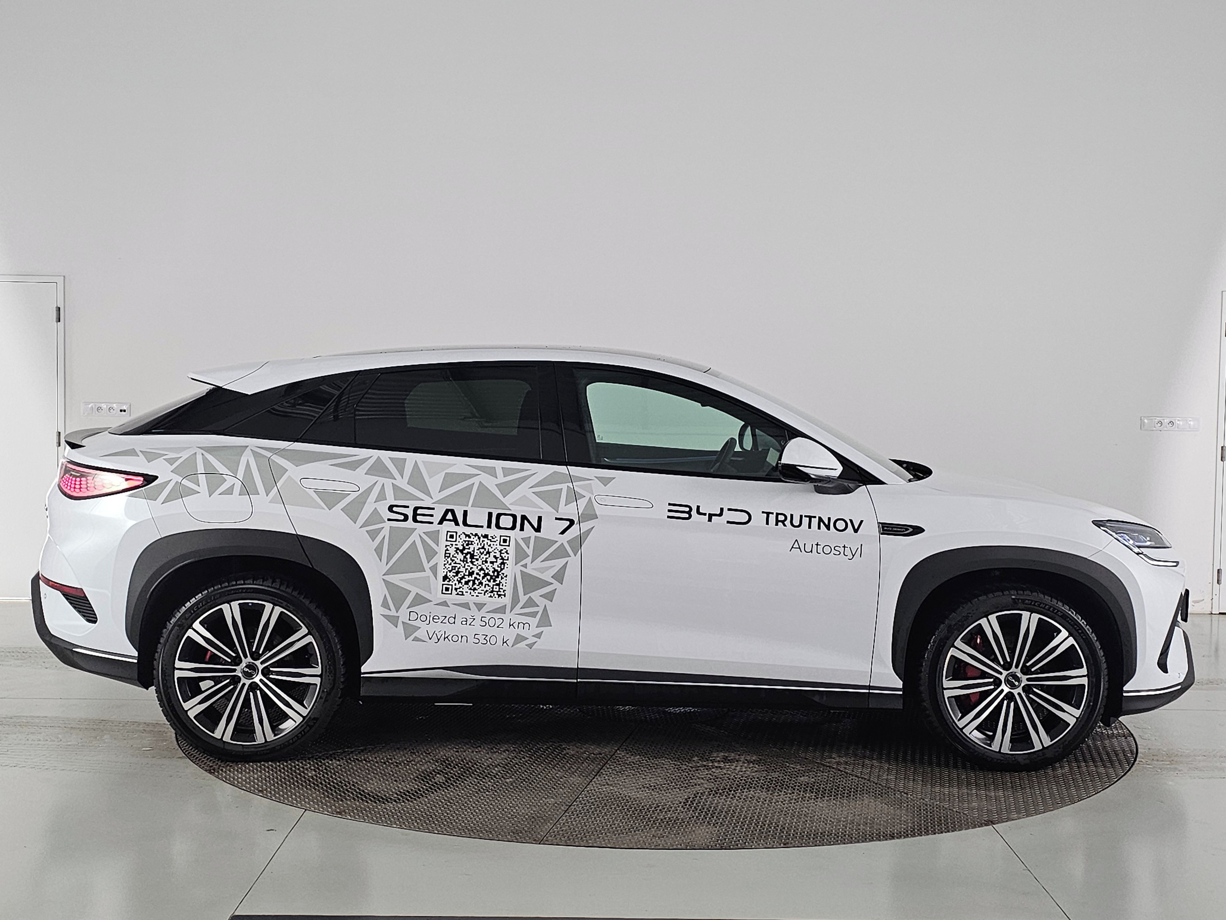 BYD Sealion 7, 530 k Design 82,5kWh AWD - fotka 6