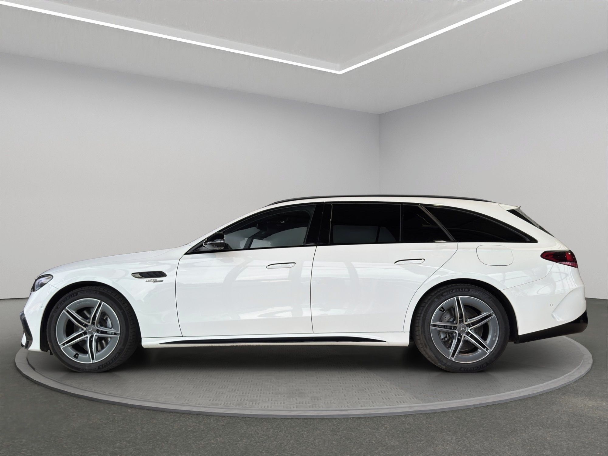 Mercedes-Benz Třídy E, 53 AMG Hybrid 4MATIC+ - fotka 5
