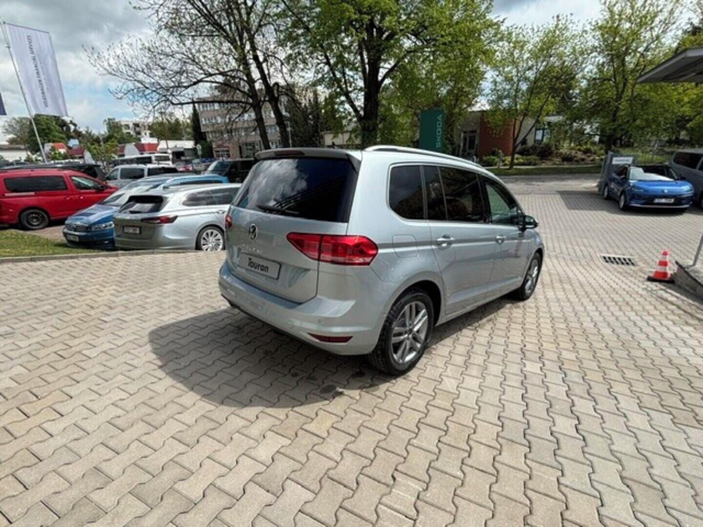 Volkswagen Touran, People 1,5 TSI EVO2 7DSG 110 k - fotka 4