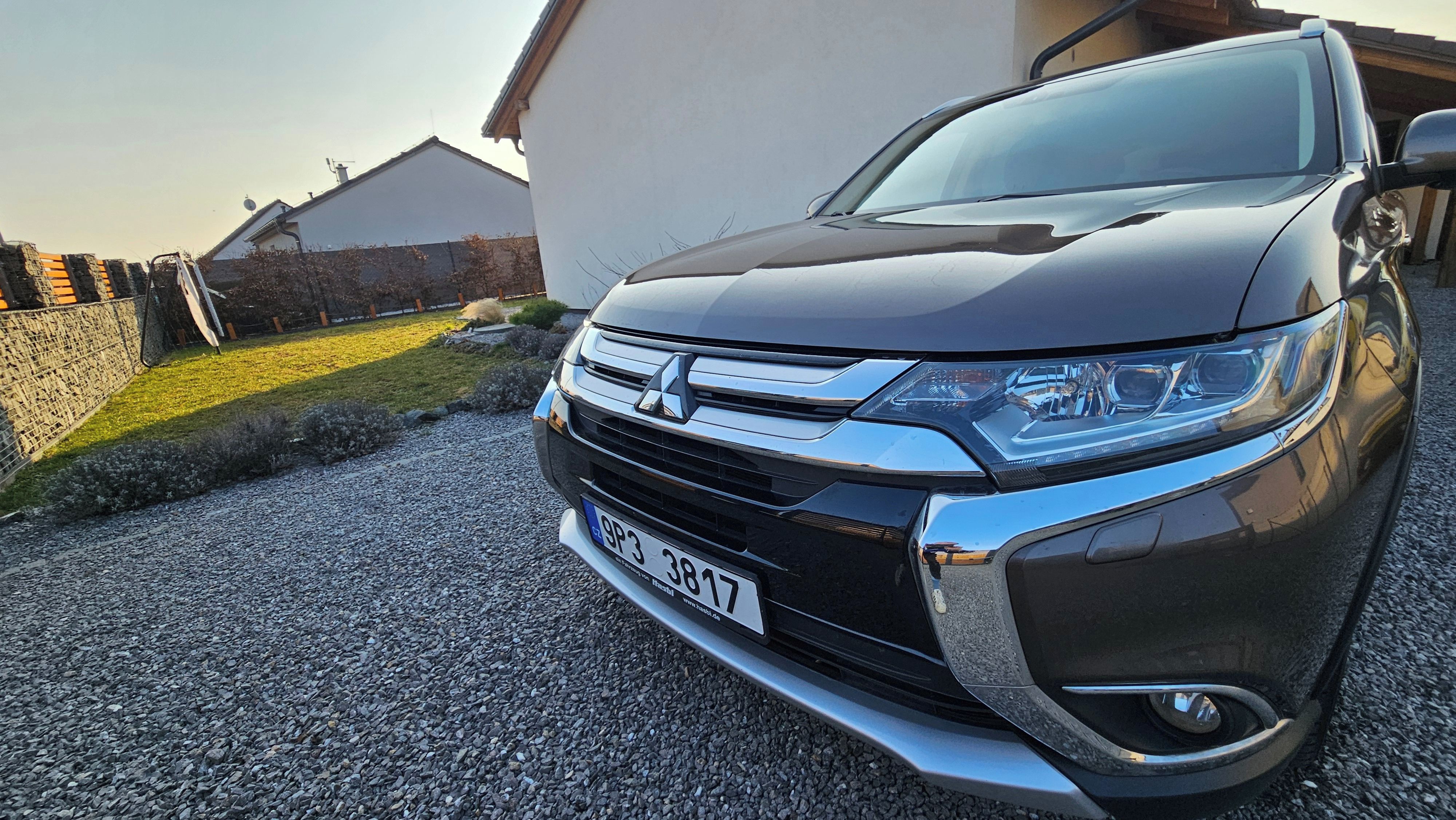 Mitsubishi Outlander, 2,2 D,automat 4x4, androidauto - fotka 4