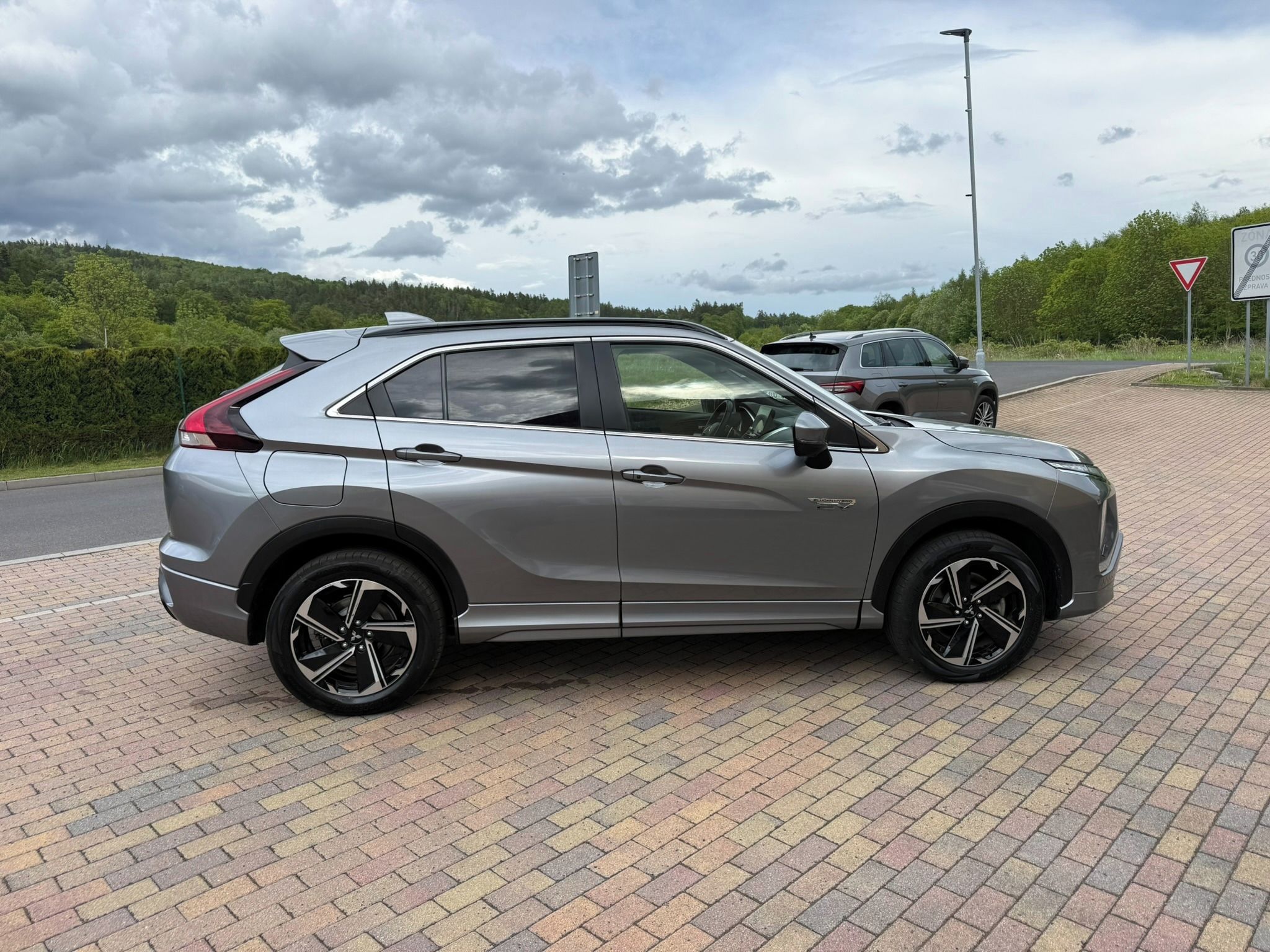 Mitsubishi Eclipse Cross, 2.4 PHEV 138kW 4x4 DPH - fotka 6