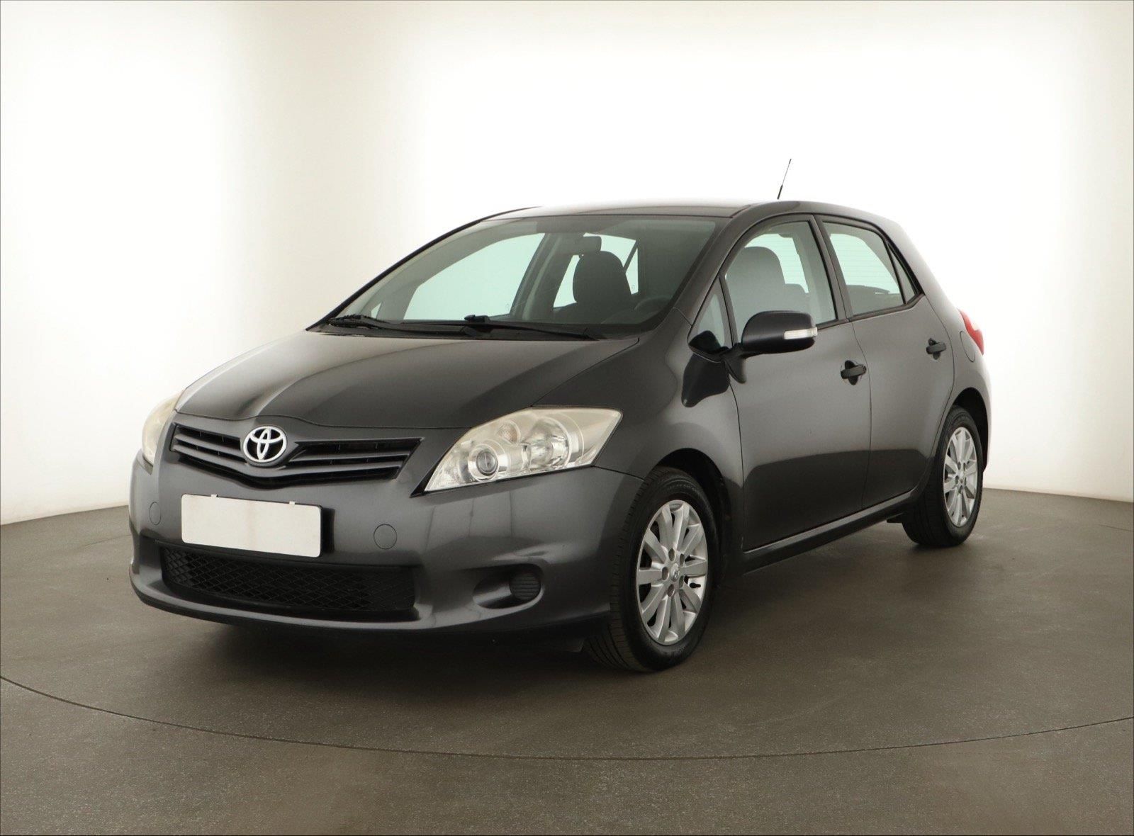 Toyota Auris, 1.6 Valvematic, ČR,1.maj - fotka 2
