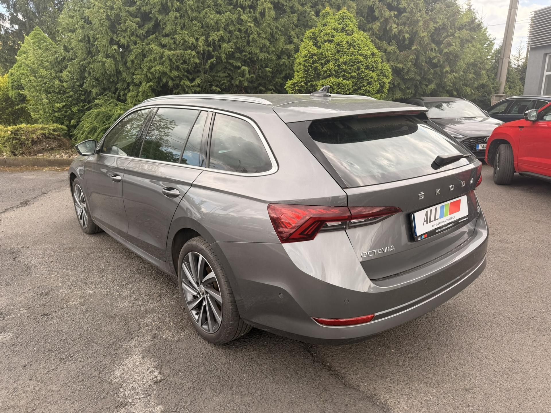 Škoda Octavia - fotka 4