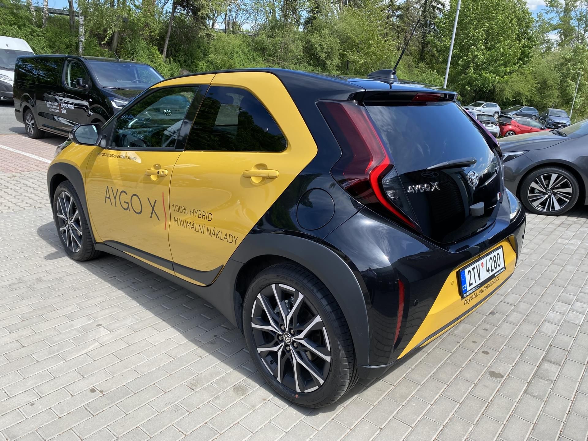 Toyota Aygo, 1.5 HEV GR SPORT + zimní pneu - fotka 4