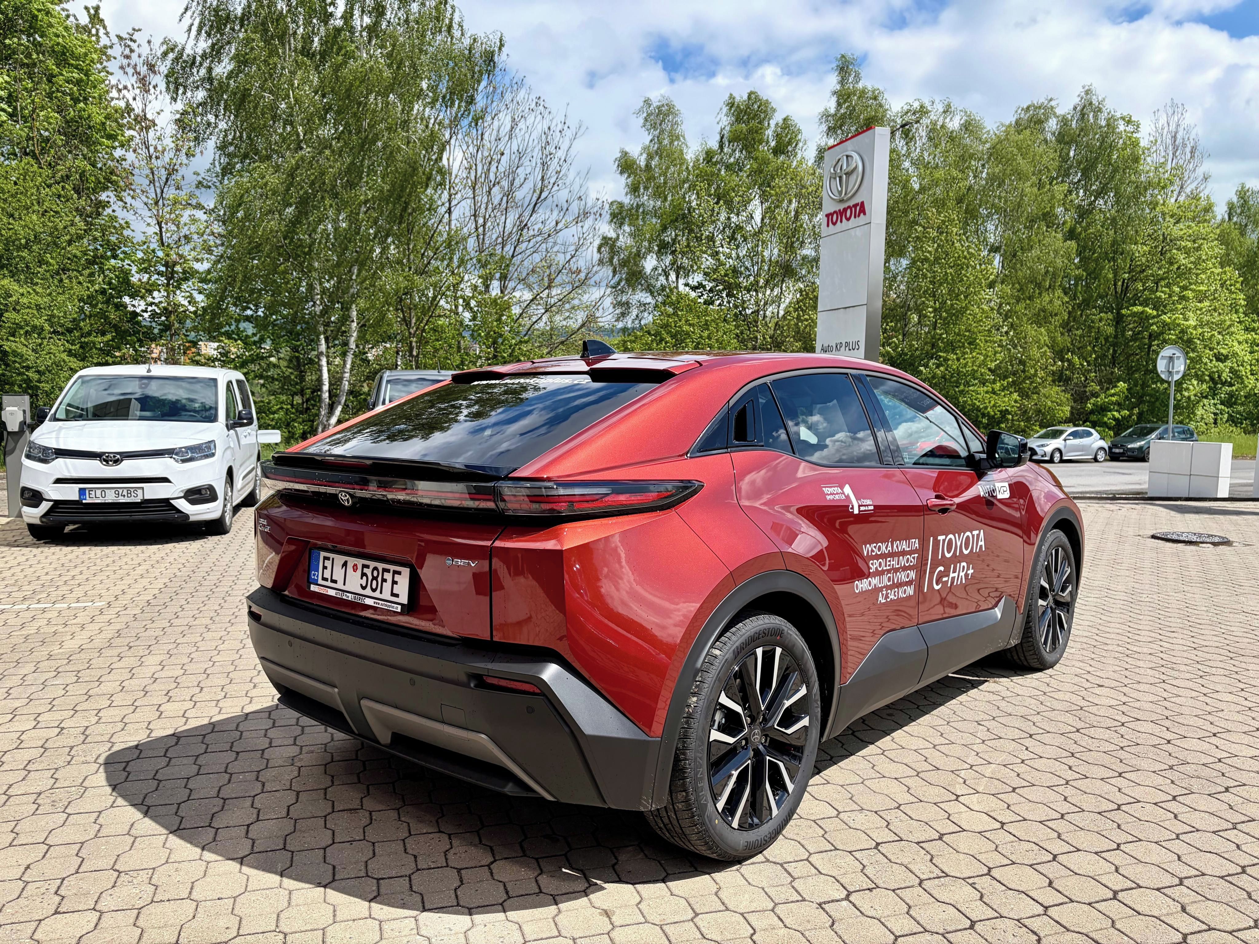 Toyota C-HR, +, 224k Style+Dynamic - fotka 4