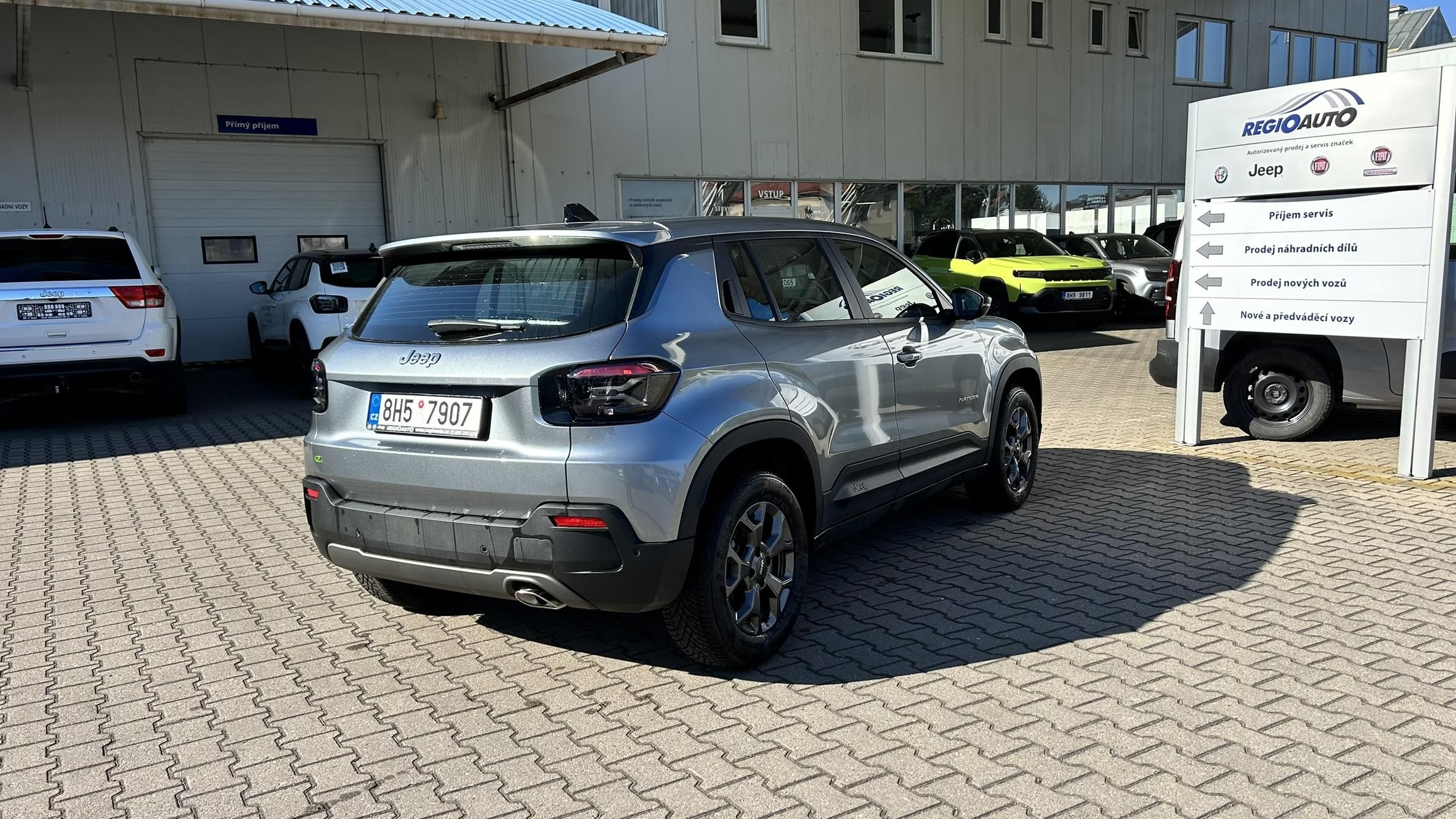 Jeep Avenger, 1.2i 100k Longitude AT6 - fotka 4