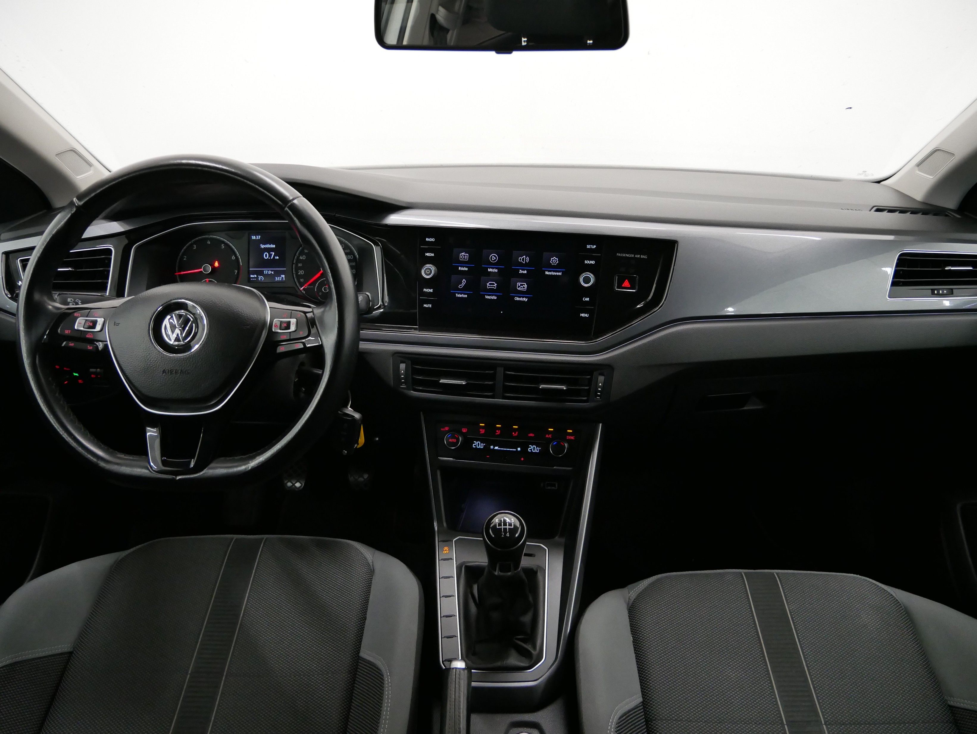 Volkswagen Polo, 1.0TSI 70kW HIGHLINE - fotka 6