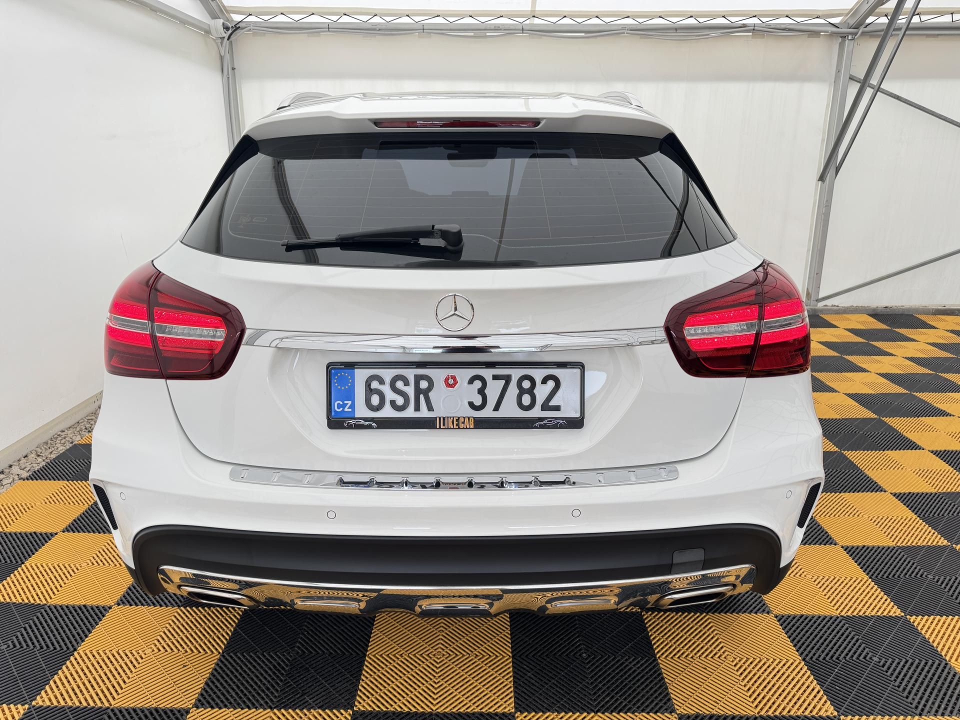 Mercedes-Benz GLA, 220i*135kw*4x4*REZERVACE* - fotka 6