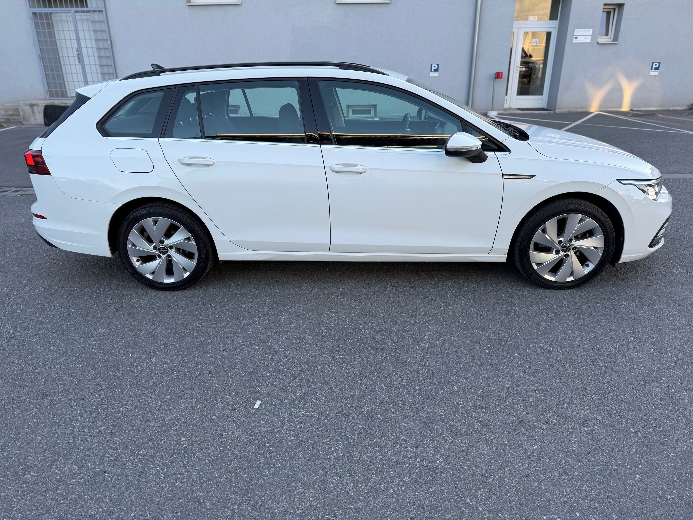 Volkswagen Golf, 110kw DSG STYLE odp.DPH - fotka 2