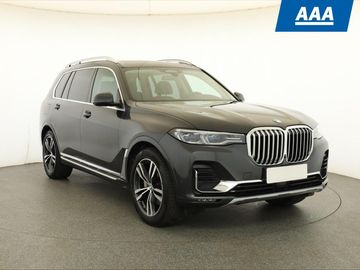xDrive40i