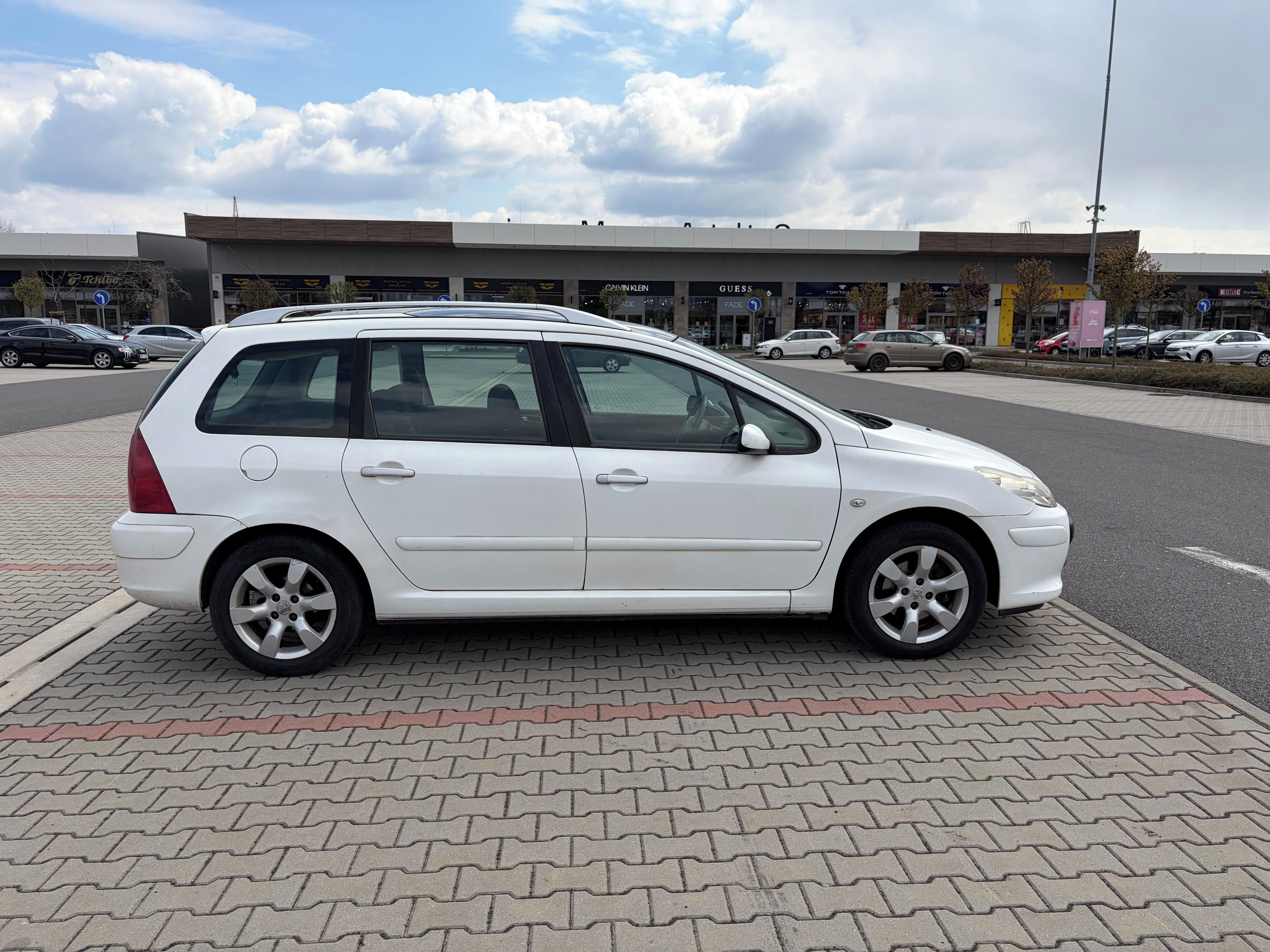 Peugeot 307, 1.6 HDi klima panorama 7 MÍST - fotka 2