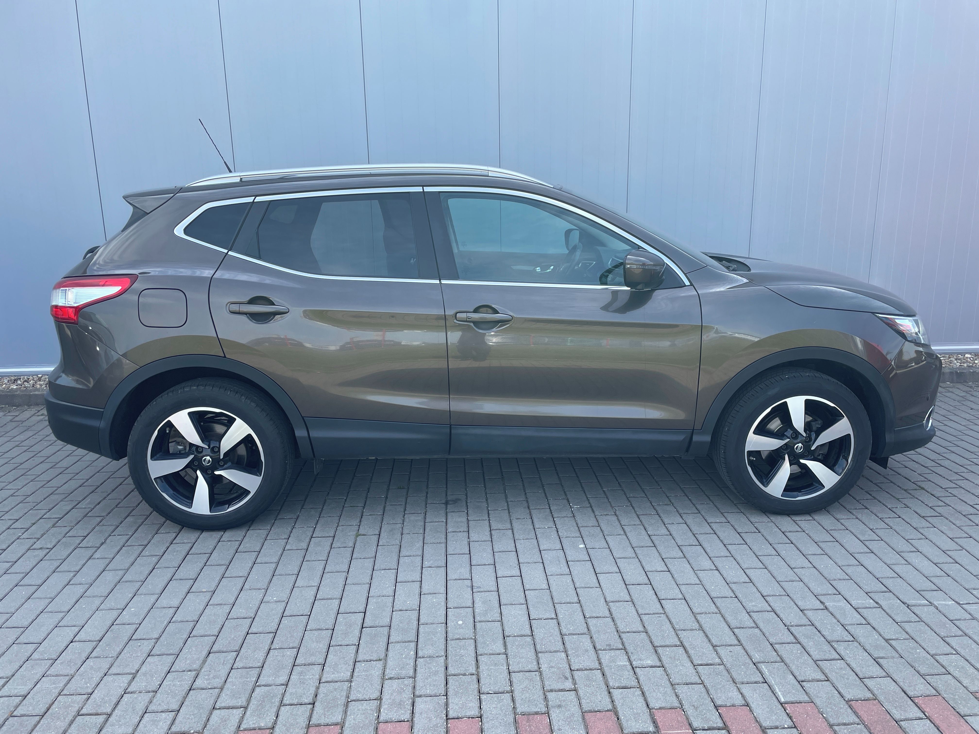 Nissan Qashqai, 1,2 DIG-T 85kW Nové ČR 2.Maj - fotka 5