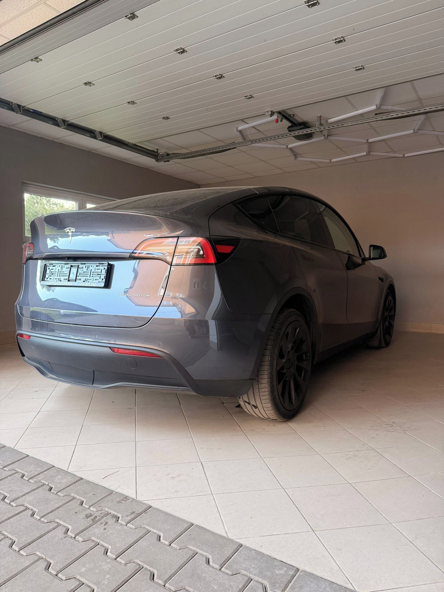 Tesla Model Y, Dualmotor Long Range - fotka 4