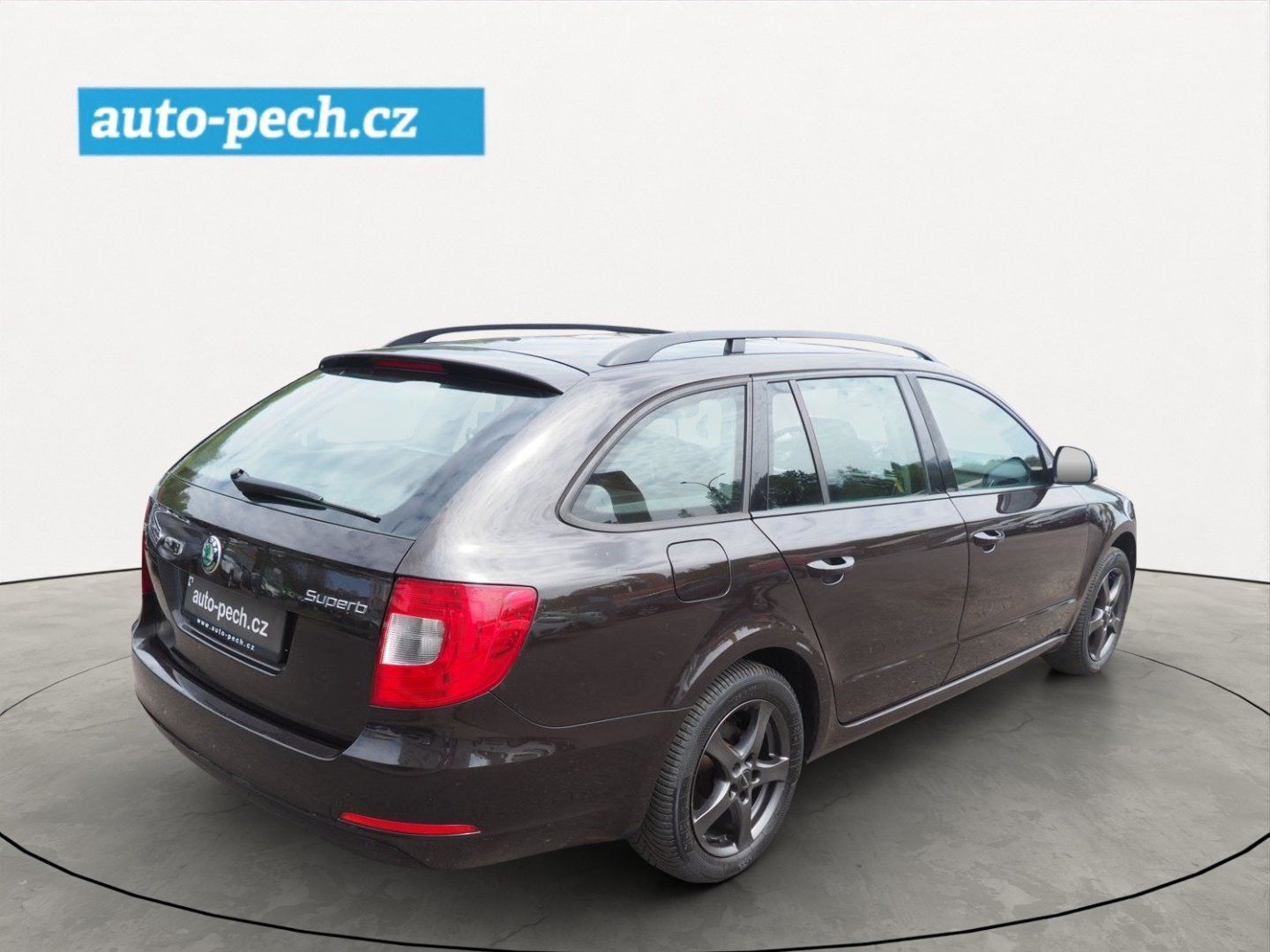 Škoda Superb, 1.4i, 92 kW, Ambiente - fotka 4