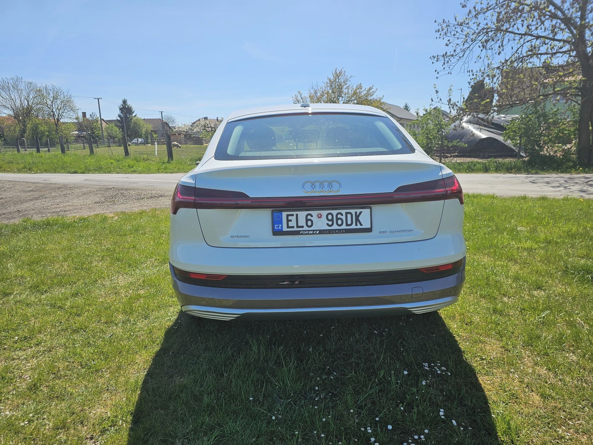 Audi e-tron, Sportback 55 4x4 300kW - fotka 4