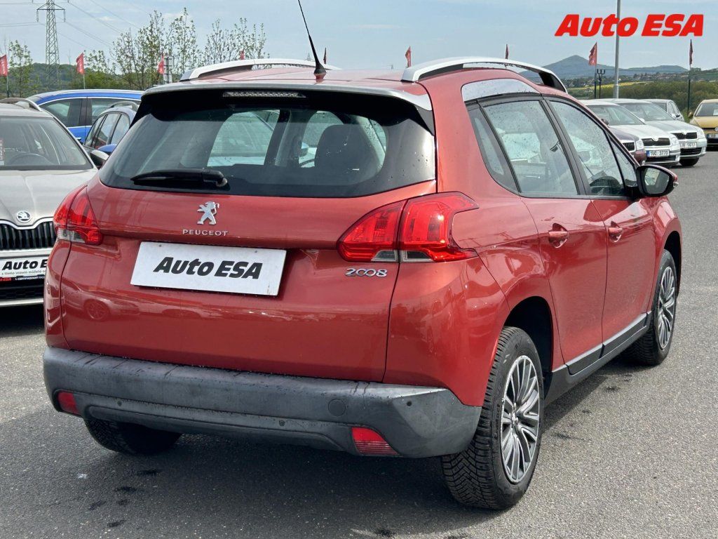 Peugeot 2008, 1.2PT,AC,park.asist - fotka 4