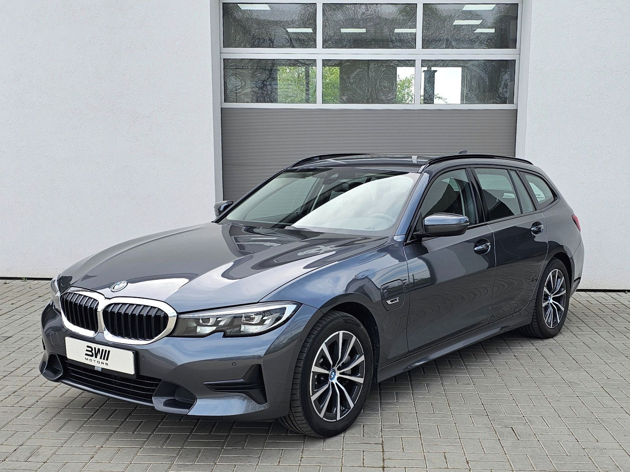 BMW Řada 3, 330e SportLine