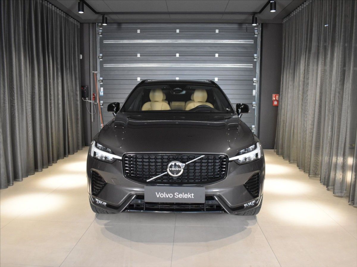 Volvo XC60, 2,0 B4 AWD Ultimate tažné,pano - fotka 6