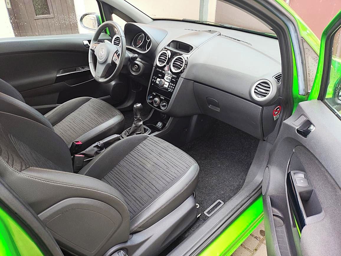 Opel Corsa, 1,2 63 KW , ČR - fotka 6