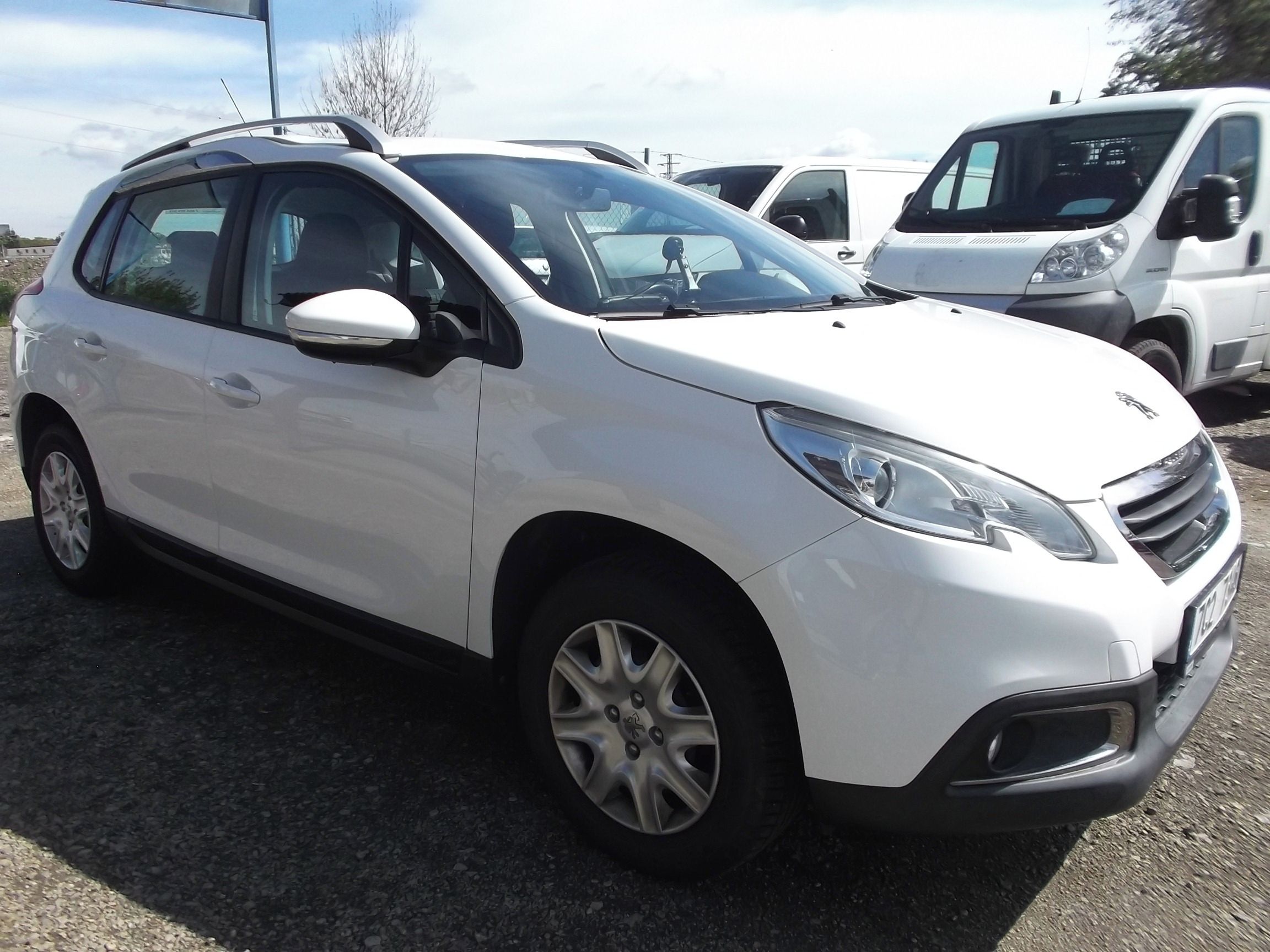 Peugeot 2008, 1.2 PT - fotka 5