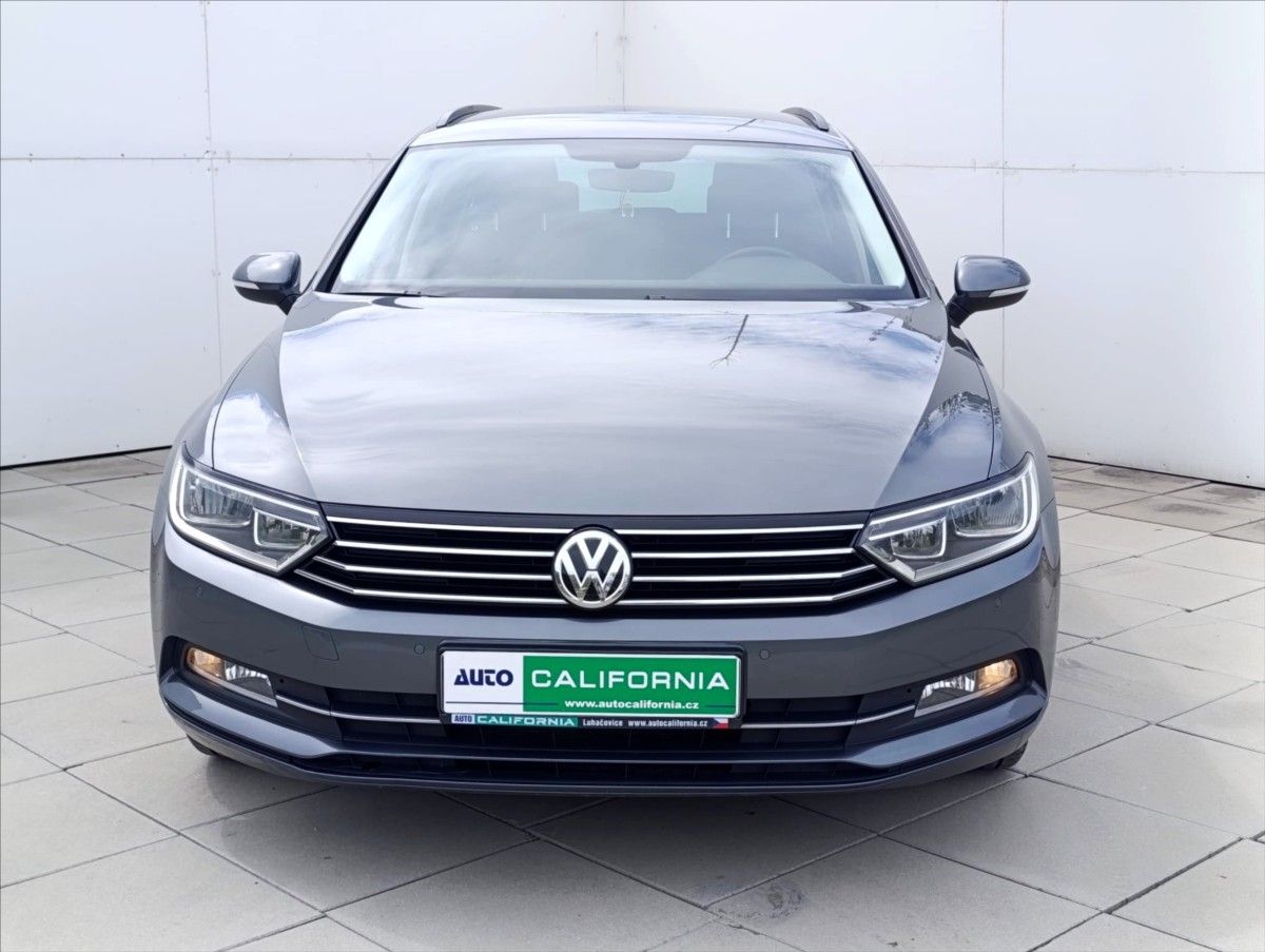 Volkswagen Passat, 1,6 TDi Aut.klima Navi Kamera - fotka 3