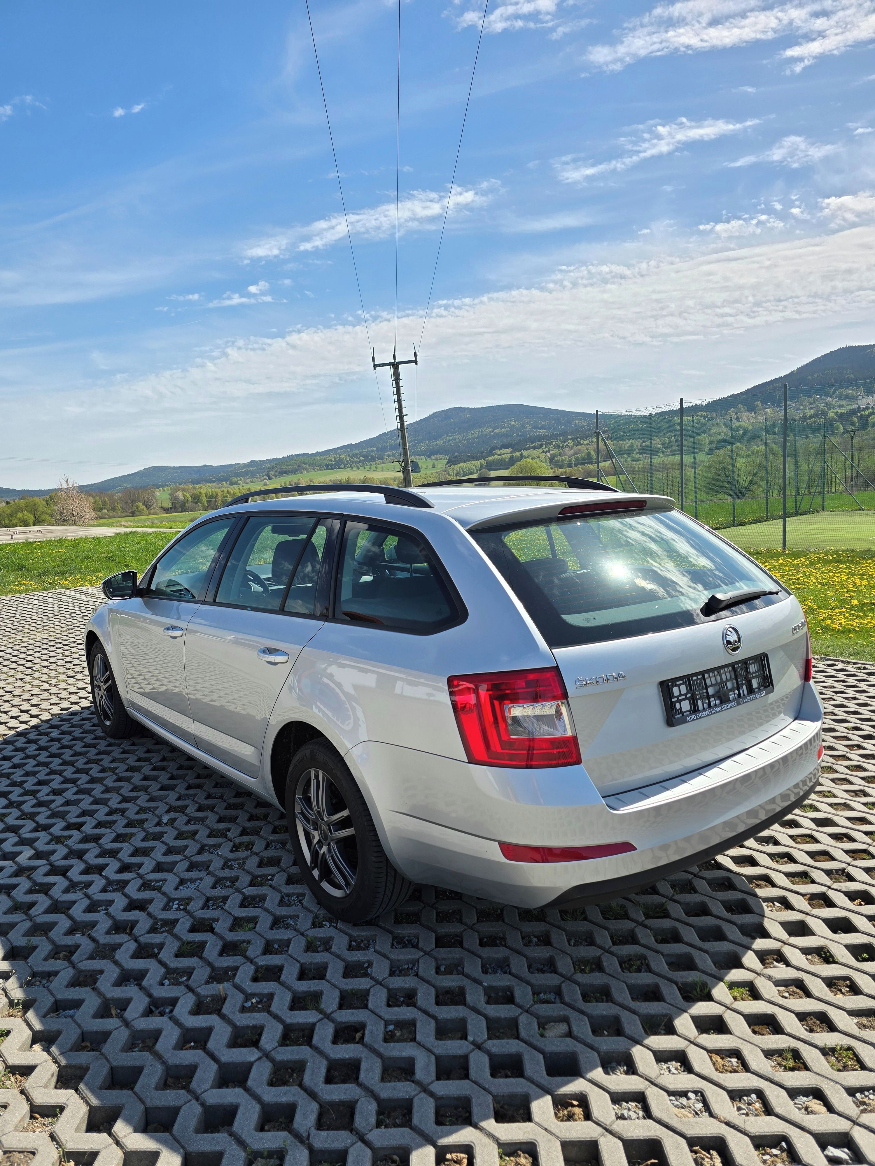 Škoda Octavia, 1.6 TDI Combi Naj.157tkm - fotka 5