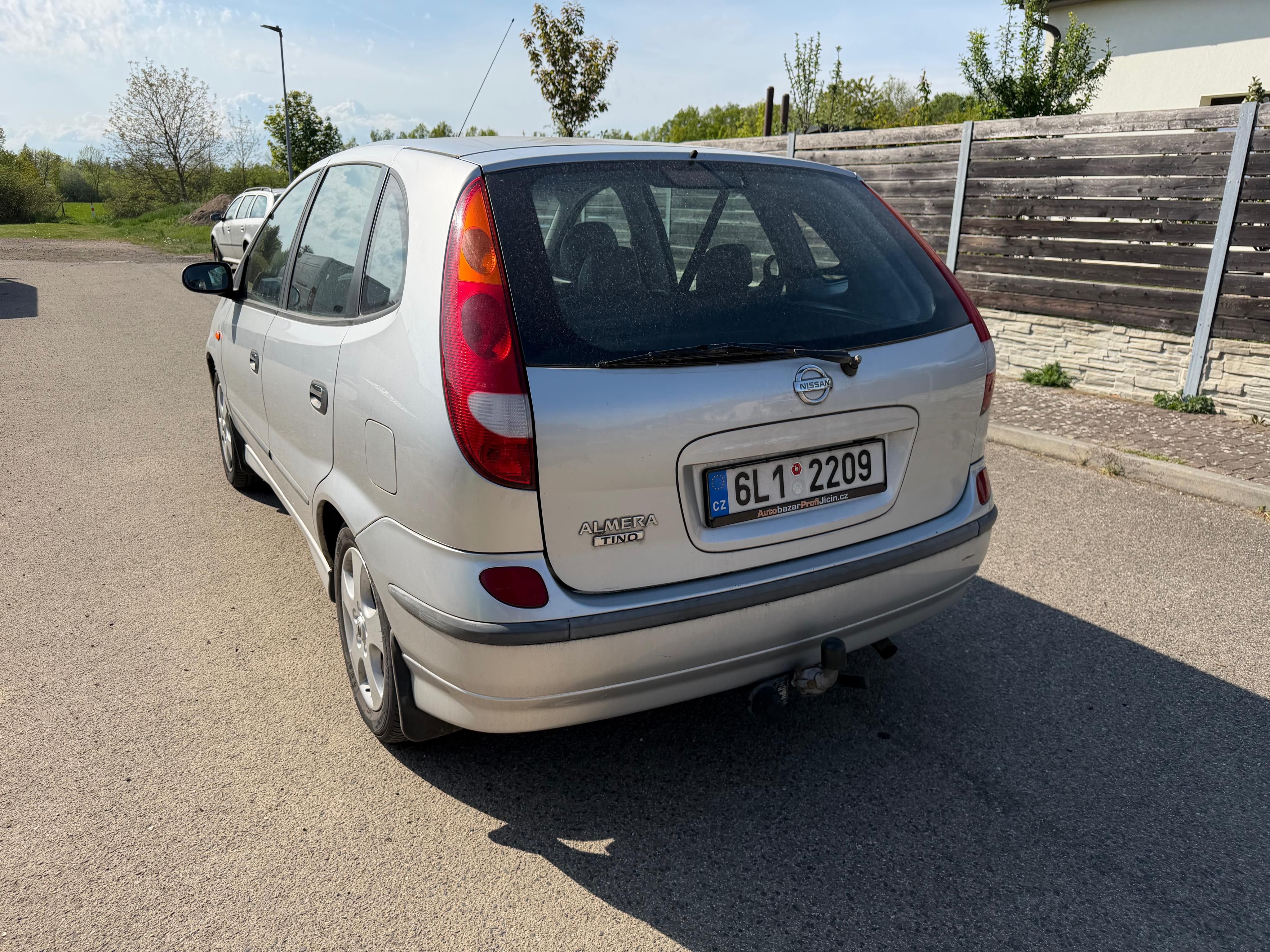Nissan Almera Tino, 1,8i automat ,tažné ,serviska - fotka 6