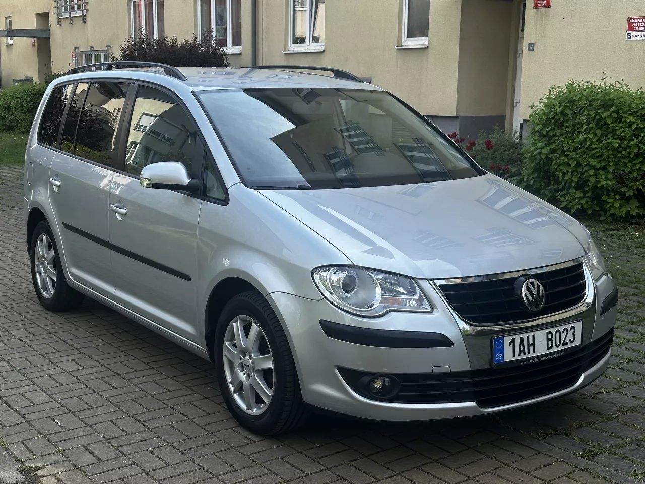 Volkswagen Touran, 1.4 TSI 7 míst Navi Tažné - fotka 3