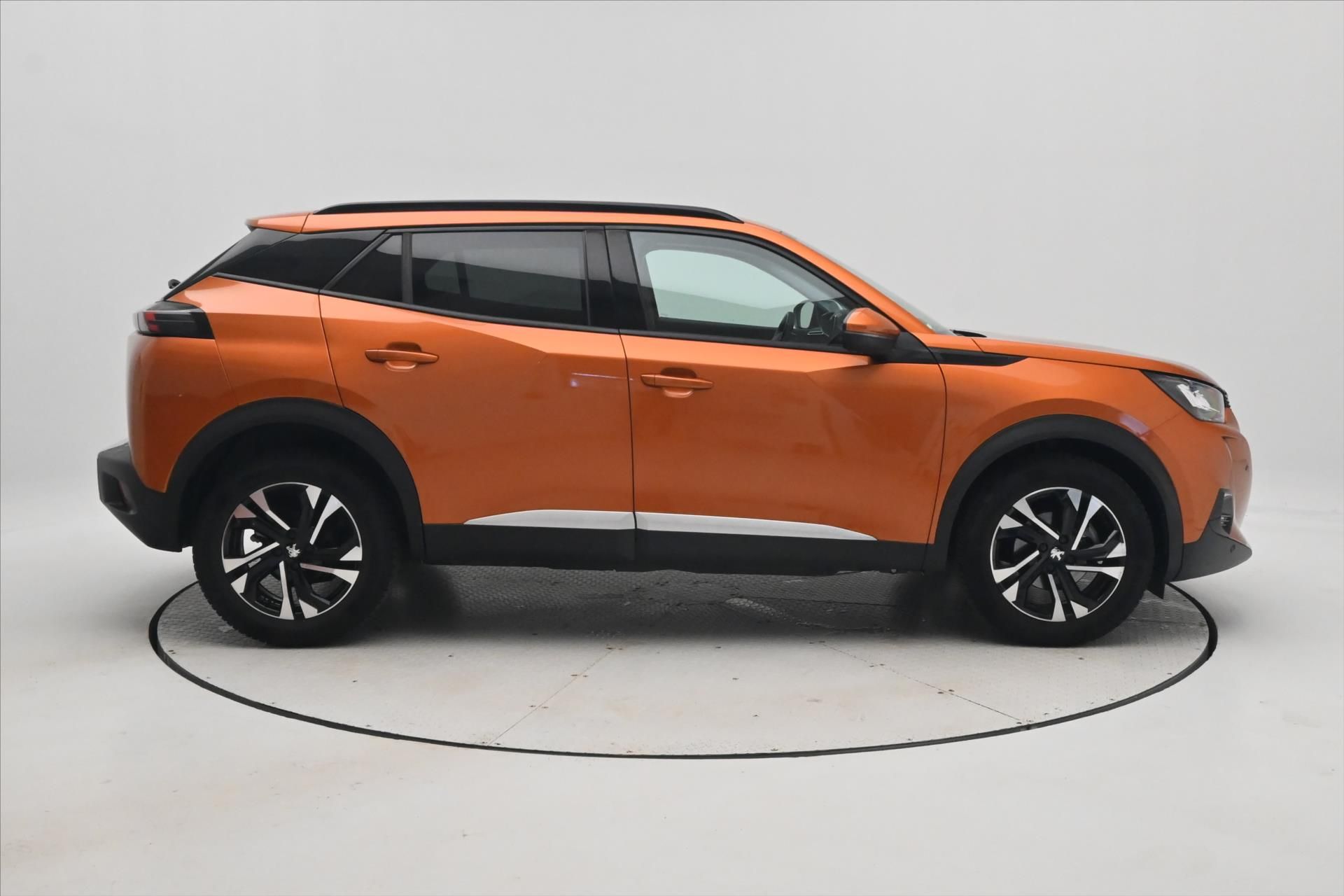 Peugeot 2008, 1,5 BlueHDi 81 kW Allure VŮZ P - fotka 4