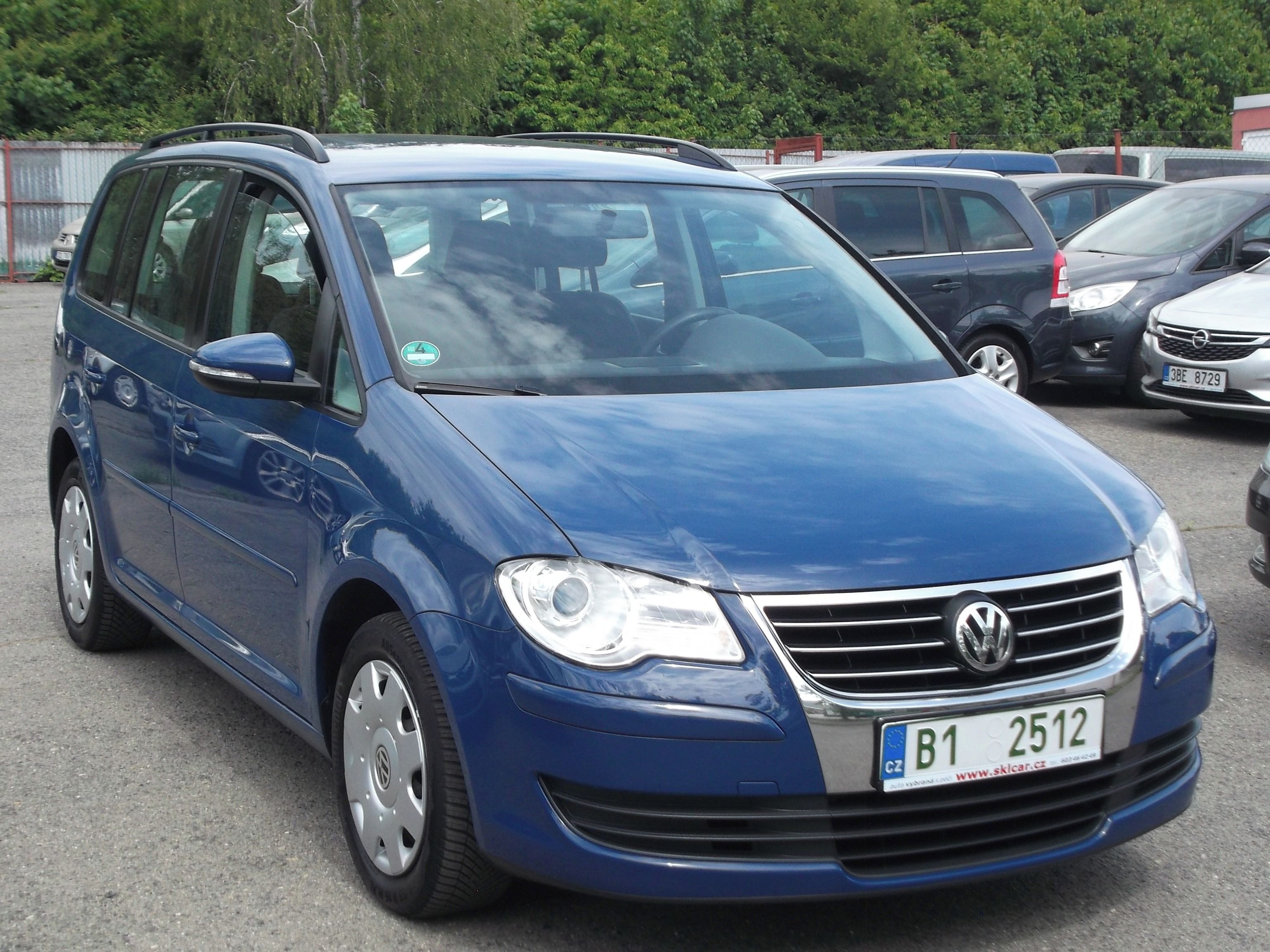 Volkswagen Touran, 1,6Mpi aut.klim,tempomat,servi - fotka 2