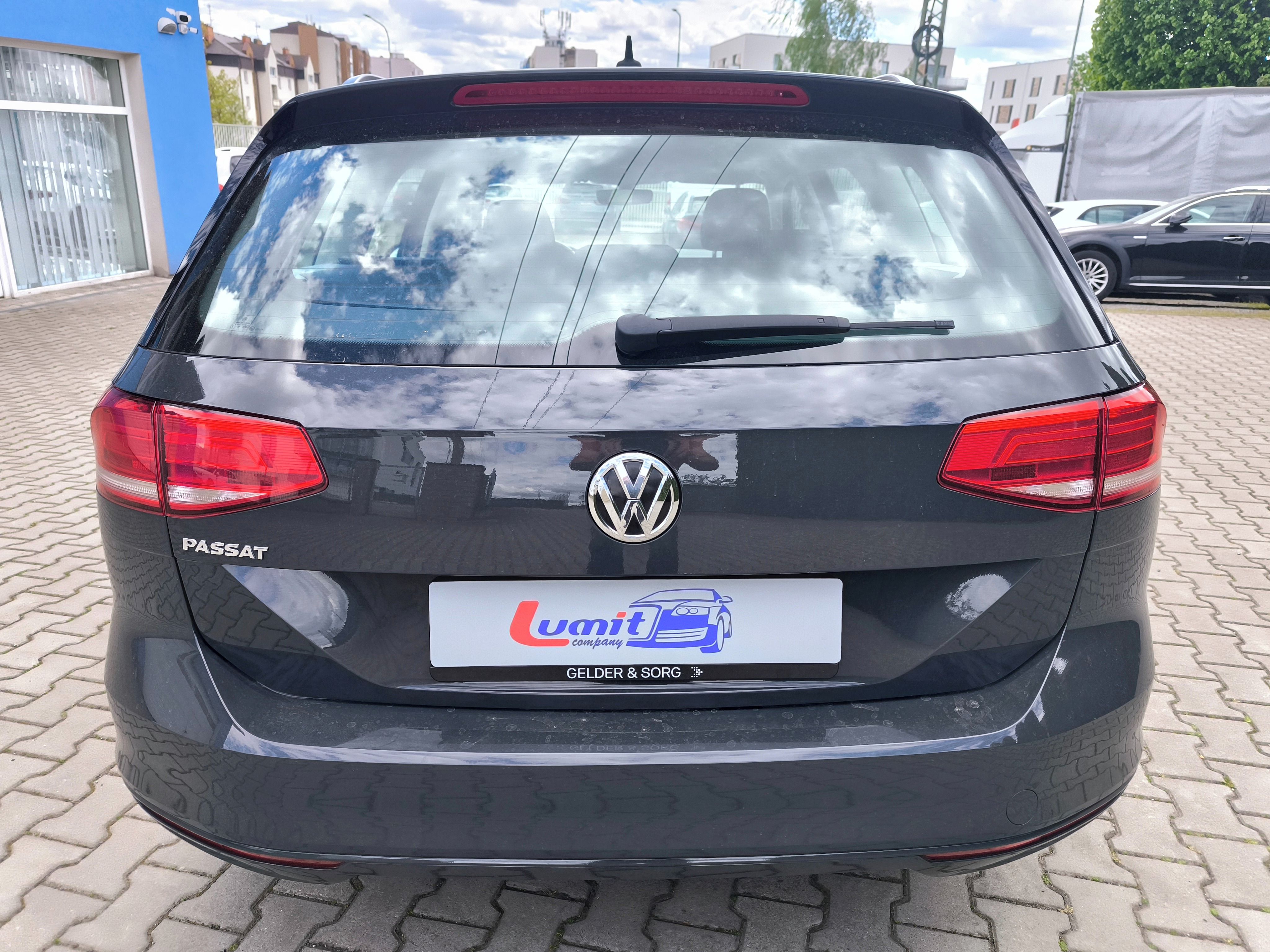 Volkswagen Passat, 2.0 TDi Trendline - fotka 6
