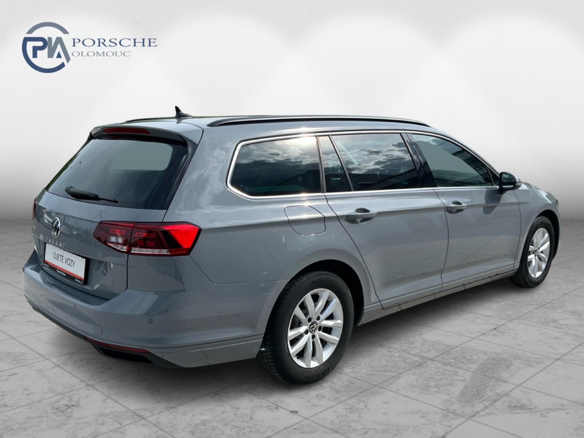 Volkswagen Passat, 2.0TDi DSG 110kW Business Prem - fotka 2