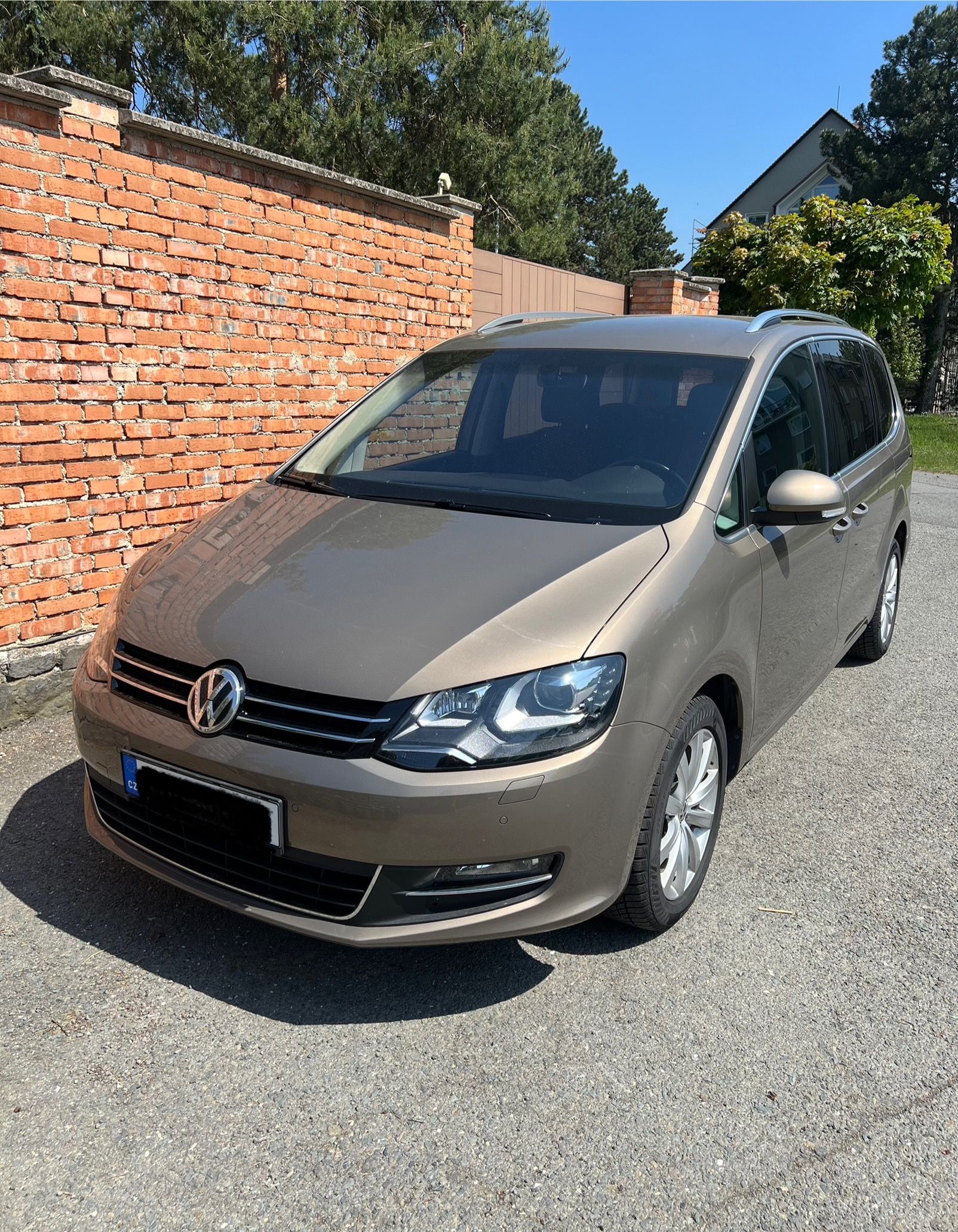 Volkswagen Sharan, 135kW DSG 7MÍST EL.DVEŘE TAŽNÉ
