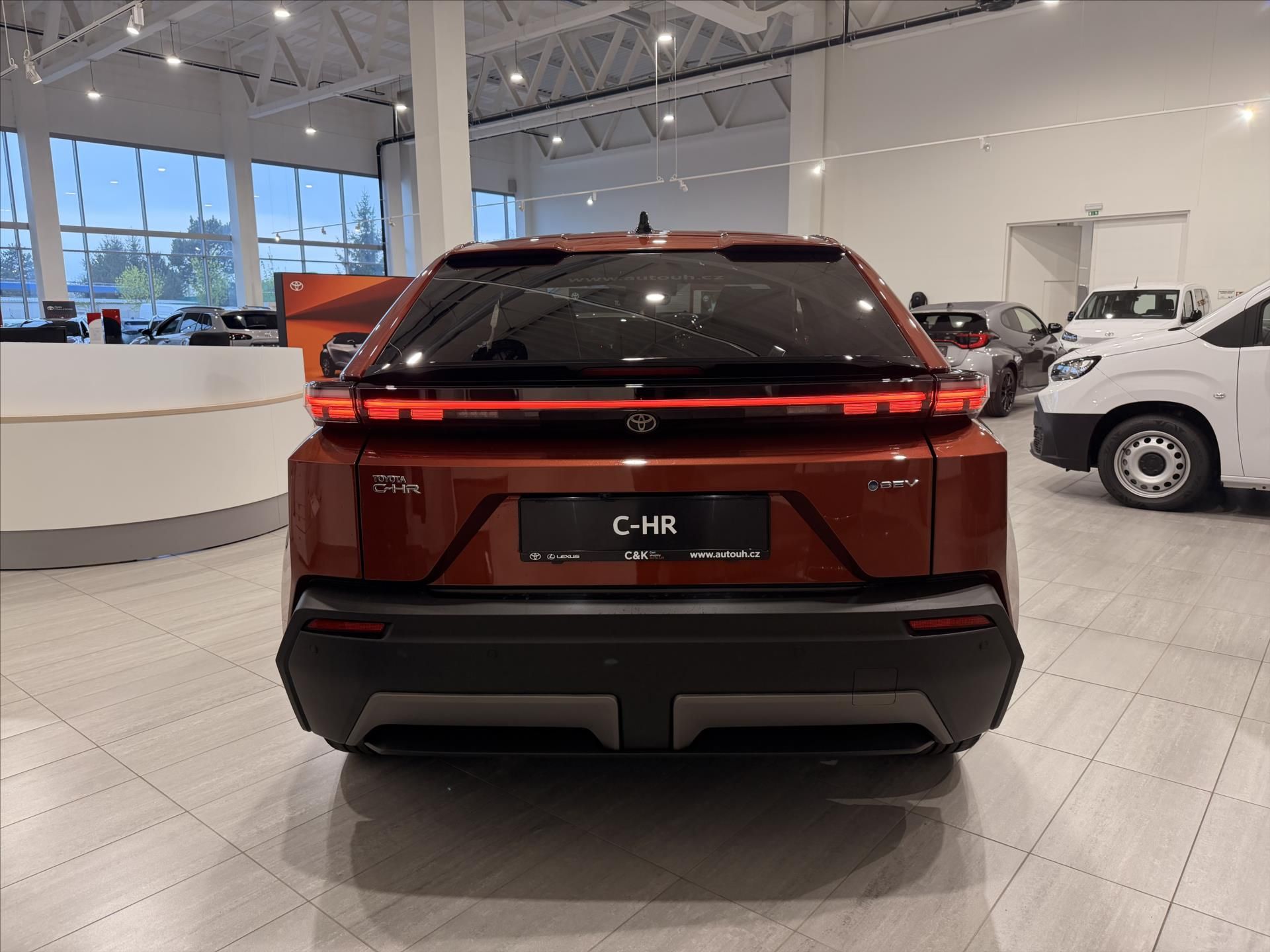 Toyota C-HR, Executive  +  77 kWh, pohon AW - fotka 5