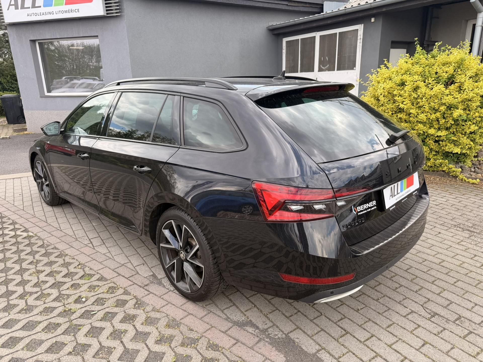 Škoda Superb, COMBI 2,0 TDI 4x4 SPORTLINE - fotka 4