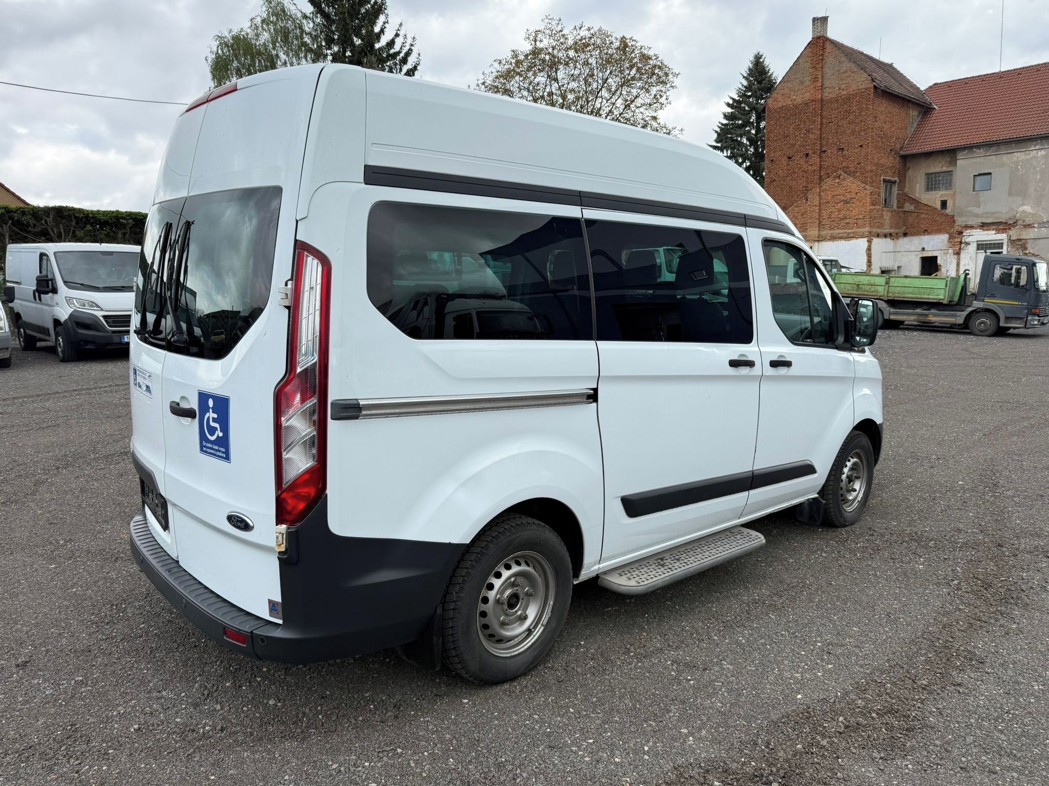 Ford Transit Custom, 2.2TDCI 74kw PLOŠINA PRO ZTP - fotka 5