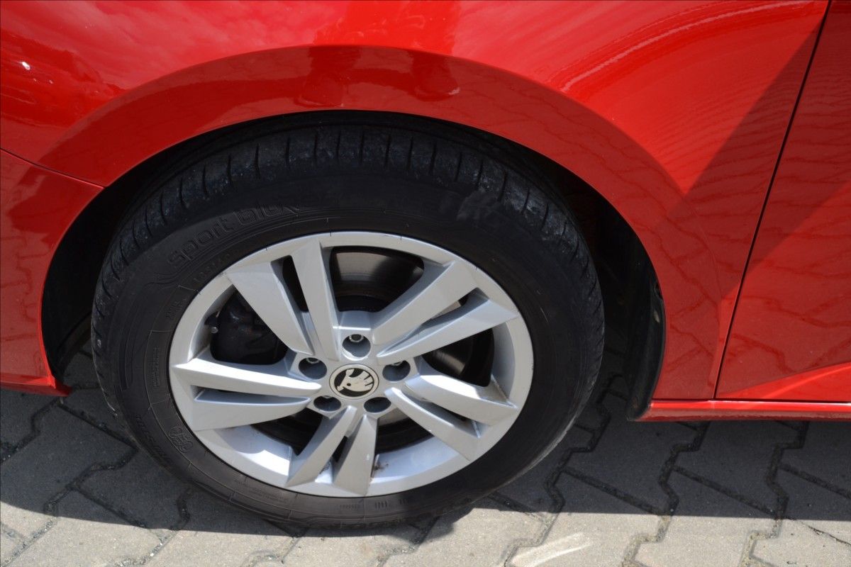 Škoda Fabia, 1,0 TSI DSG KLIMA TZ ACC NOVÁ - fotka 5