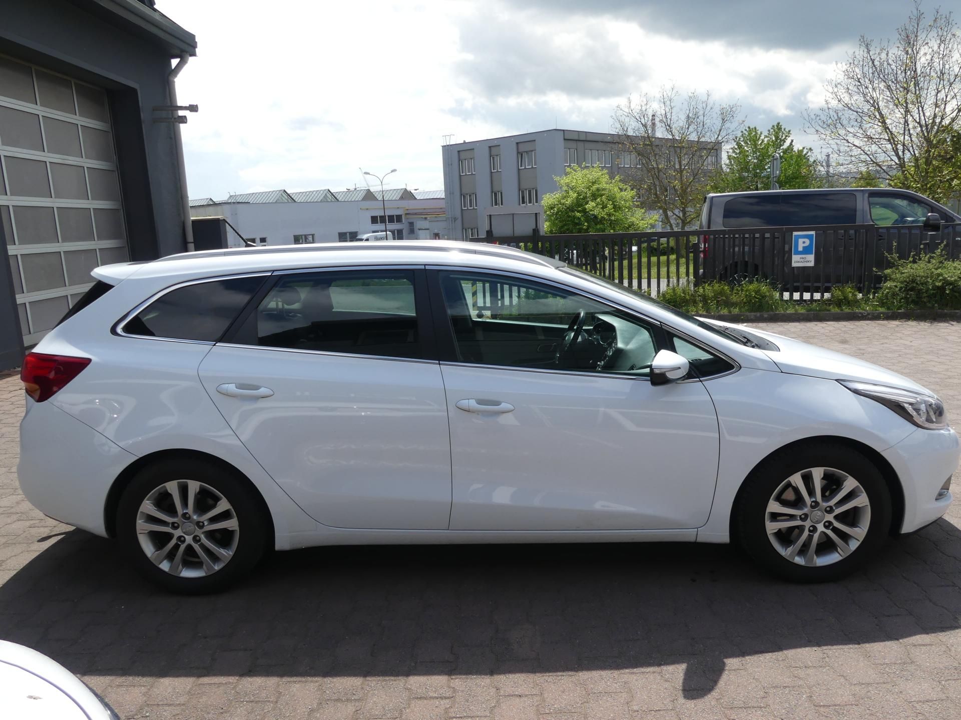 Kia Cee´d, 1,6 CRDi - fotka 4