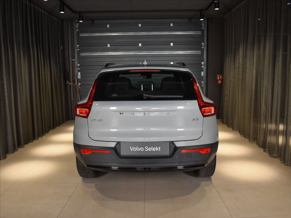 Volvo XC40, 2,0 B3 Plus Dark Bezklíč - fotka 6