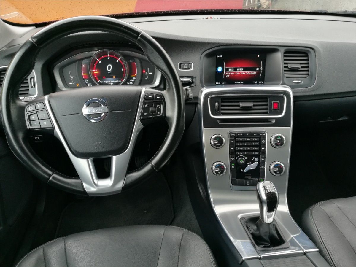 Volvo V60, 2,0 D 135kw - fotka 5