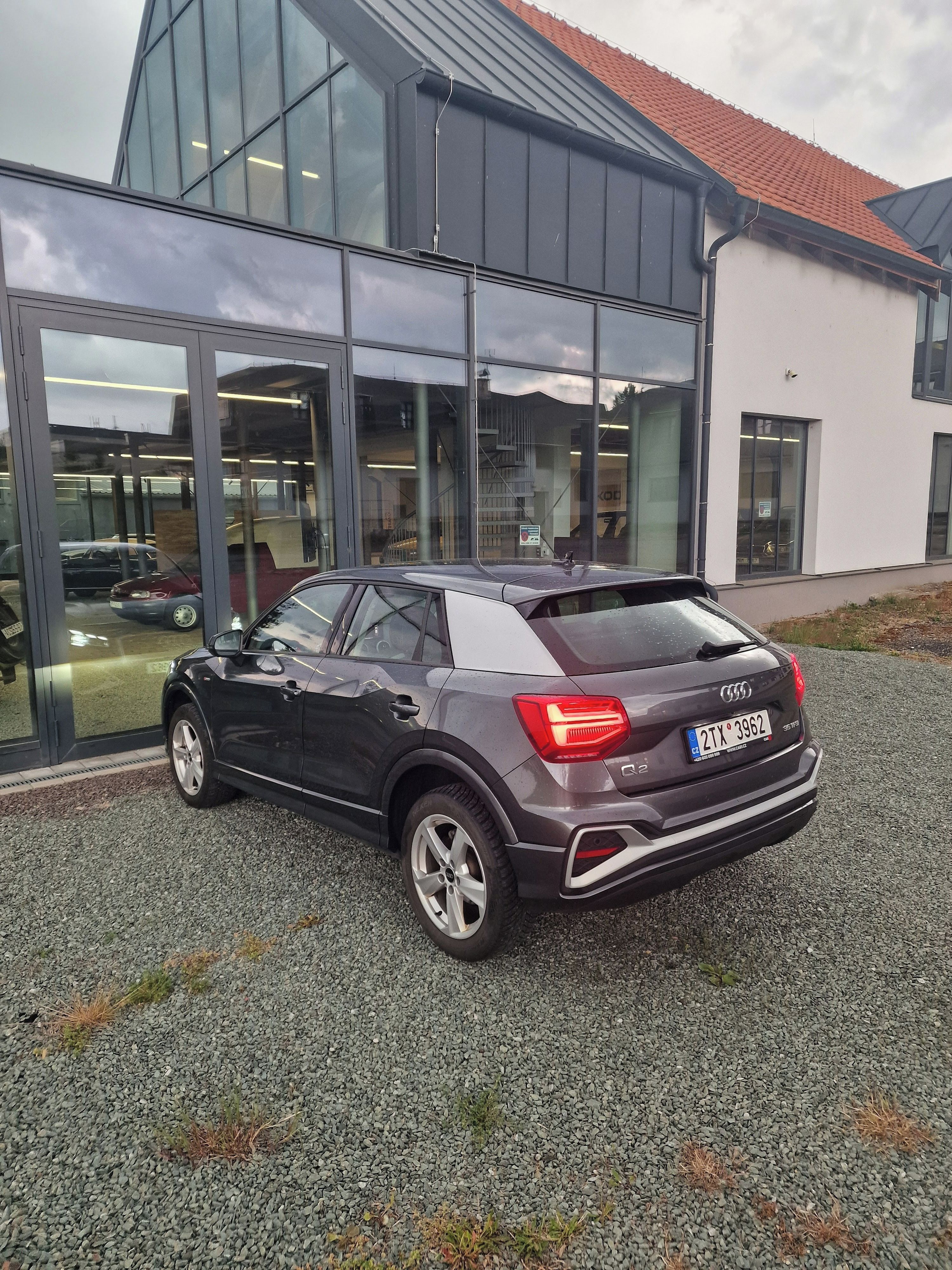 Audi Q2, S-line 1.5 TSI 110 kW DSG - fotka 2