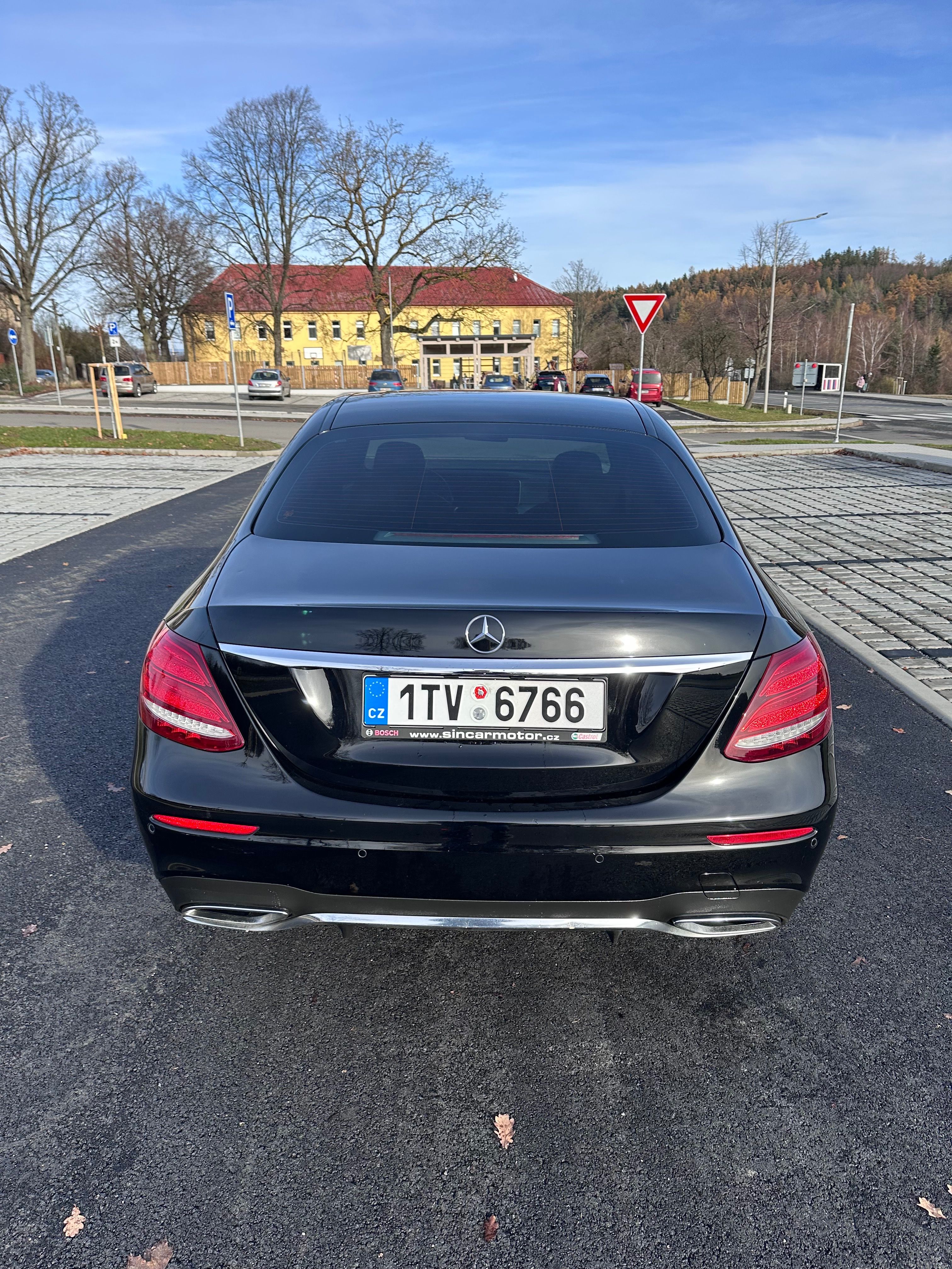 Mercedes-Benz Třídy E, E 220 D - fotka 5